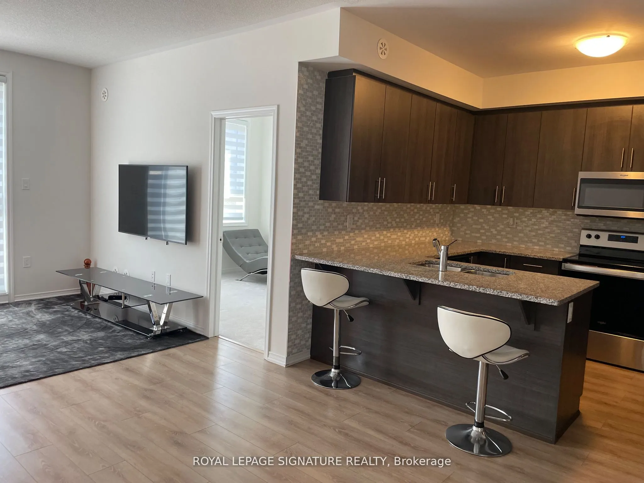20 Woodstream Drive, #11