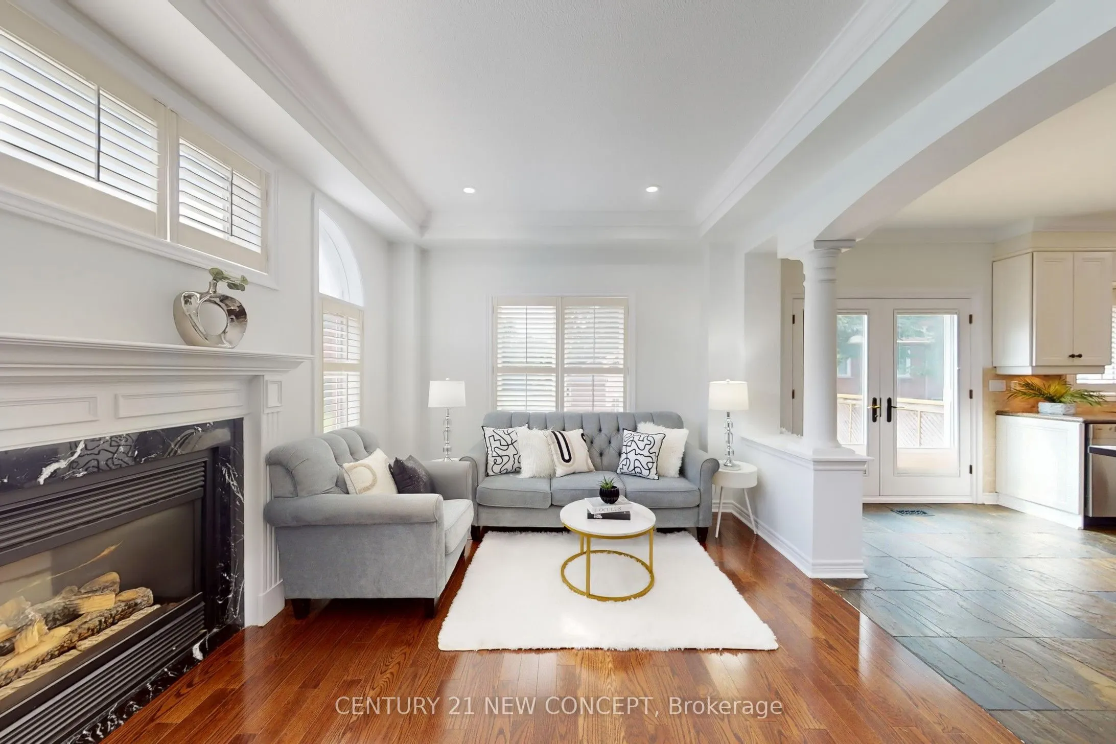 964 Queen Street W
