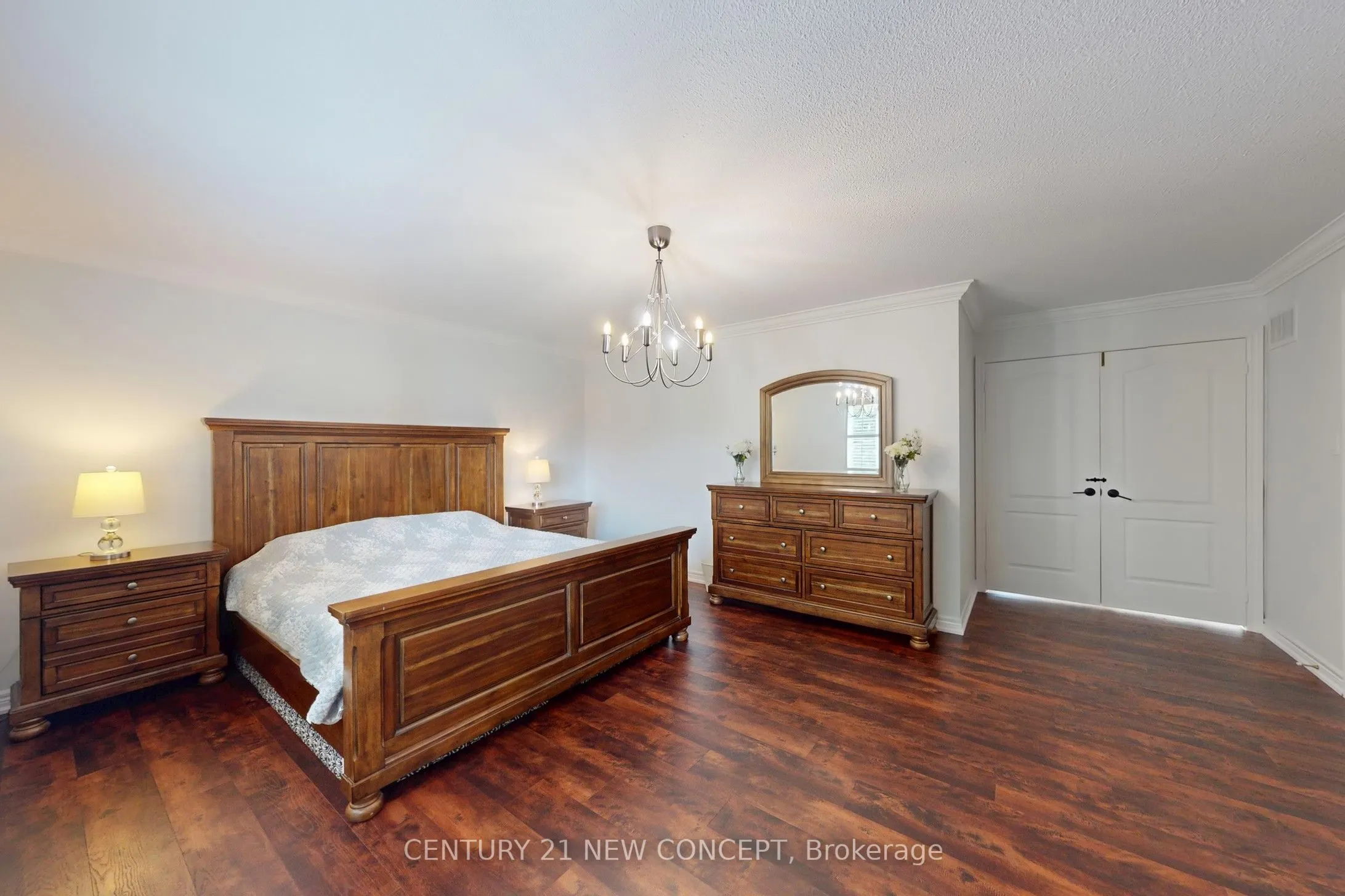 964 Queen Street W