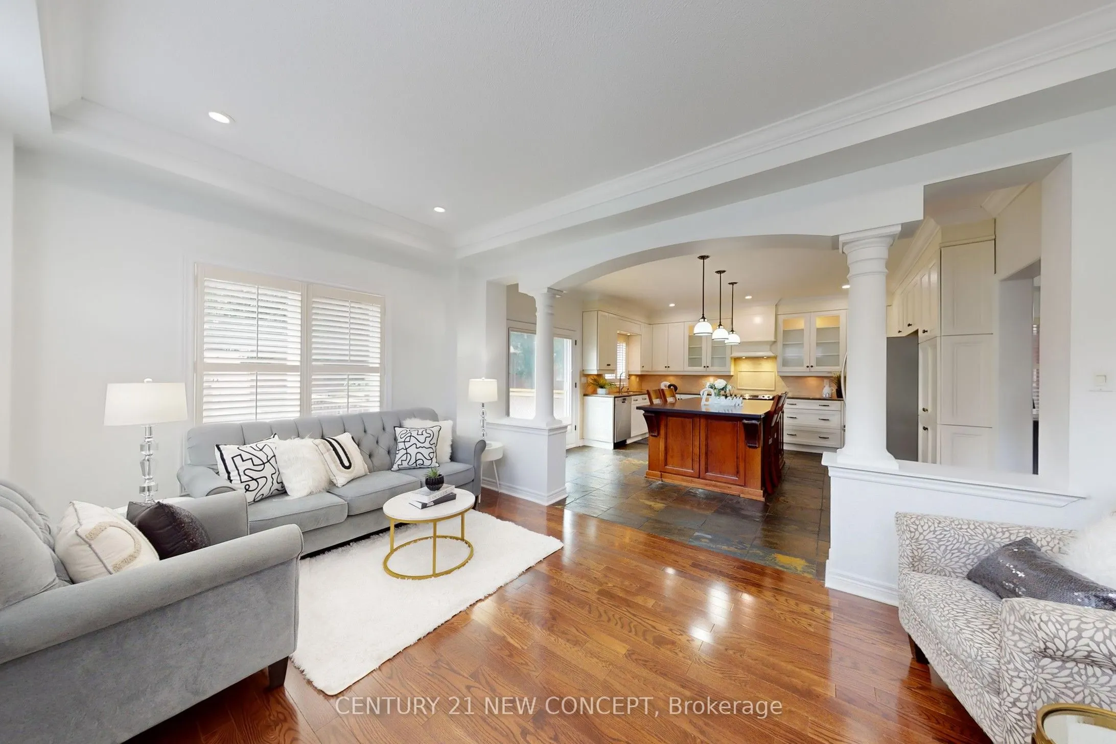 964 Queen Street W