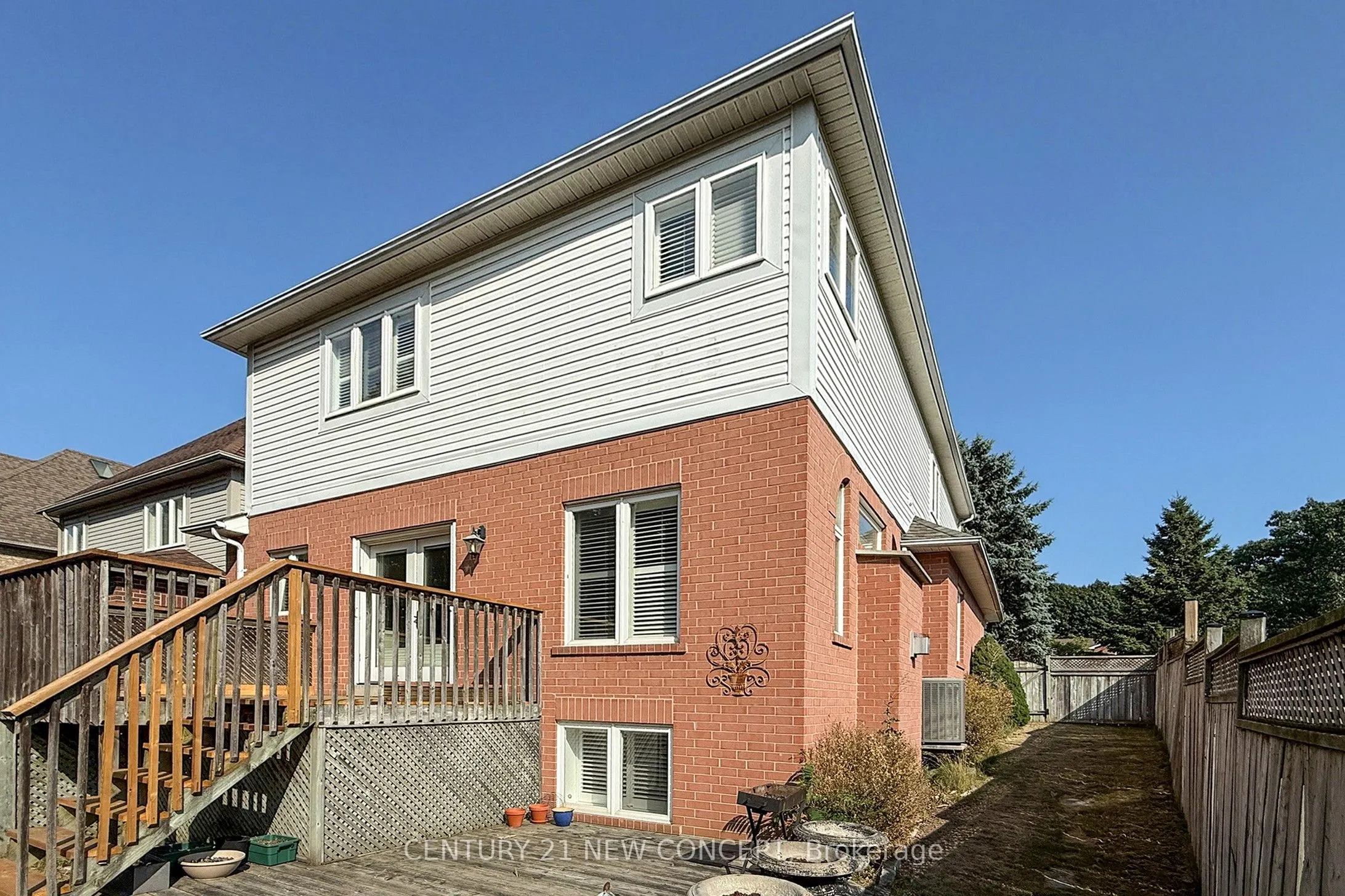 964 Queen Street W