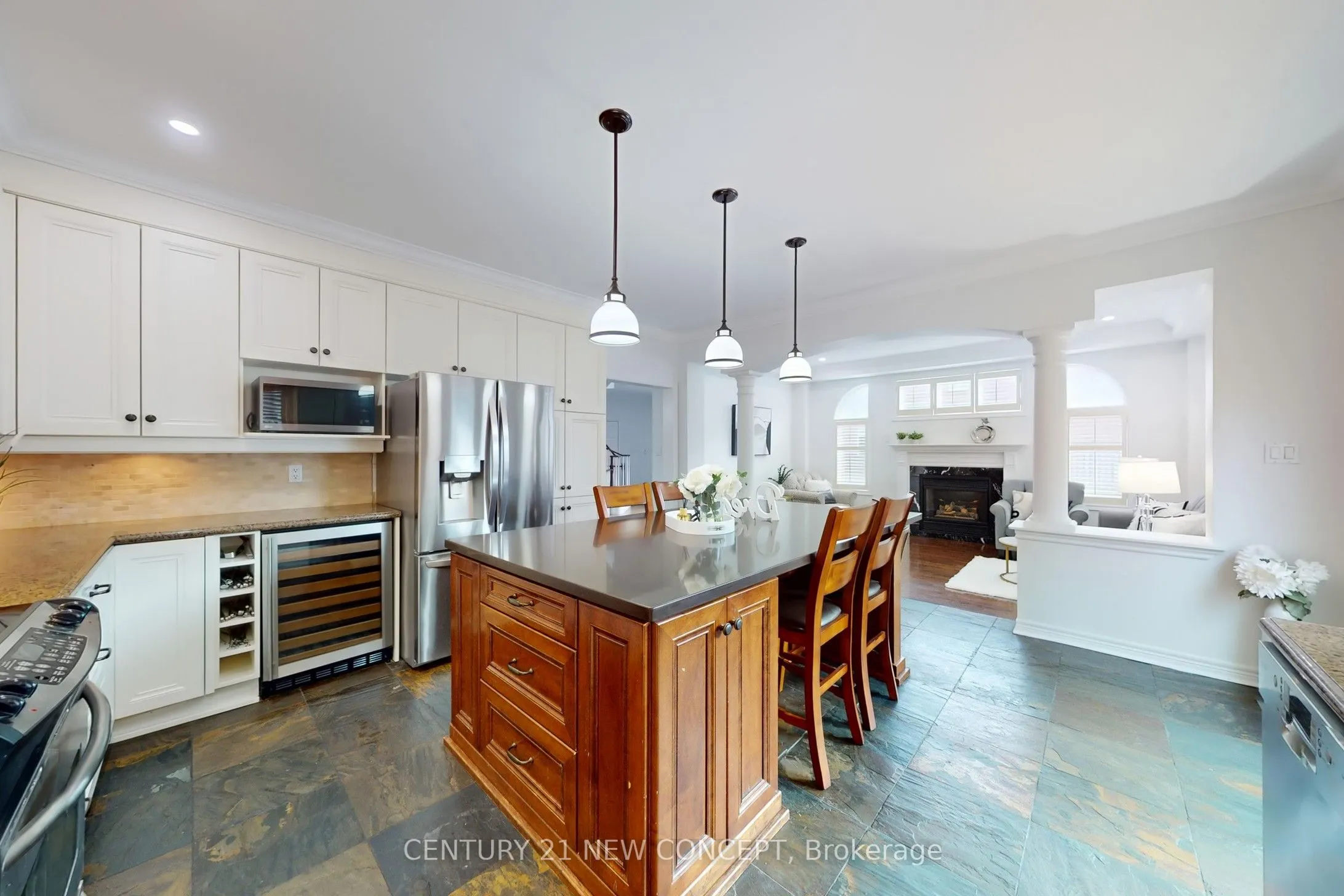964 Queen Street W