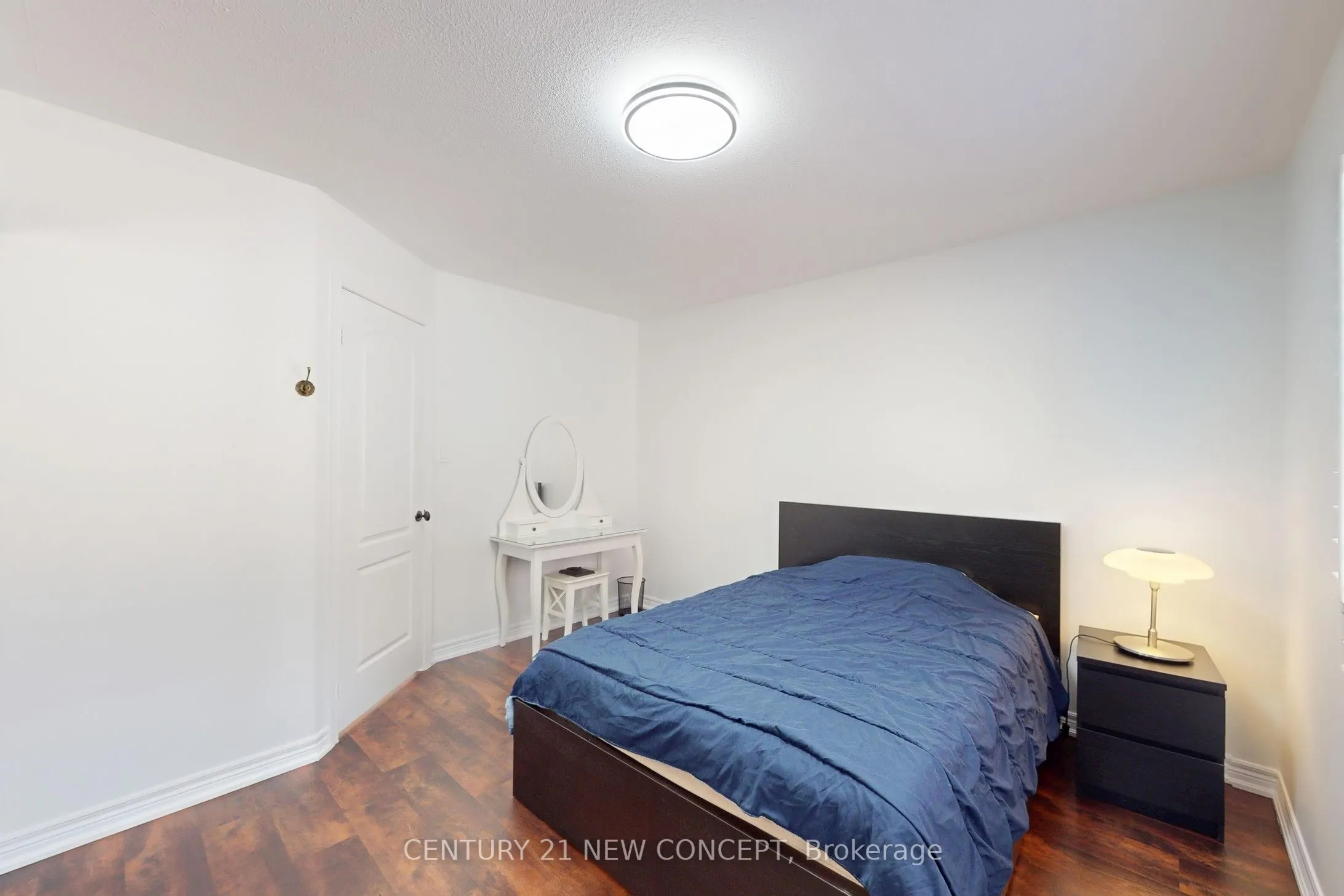 964 Queen Street W
