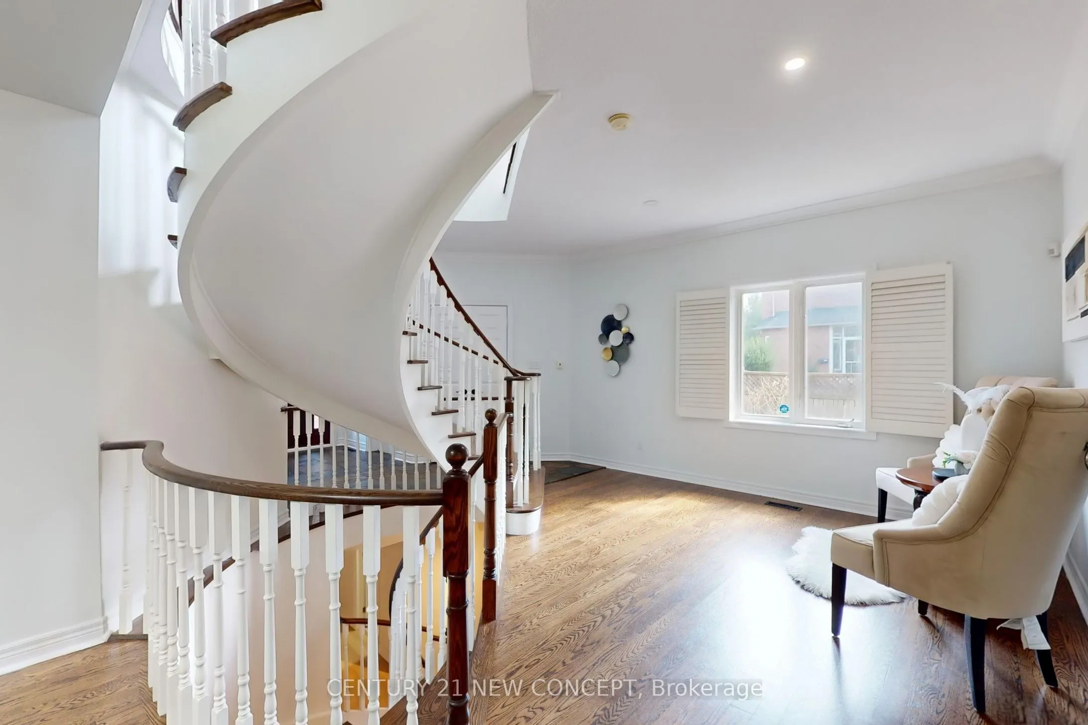 964 Queen Street W