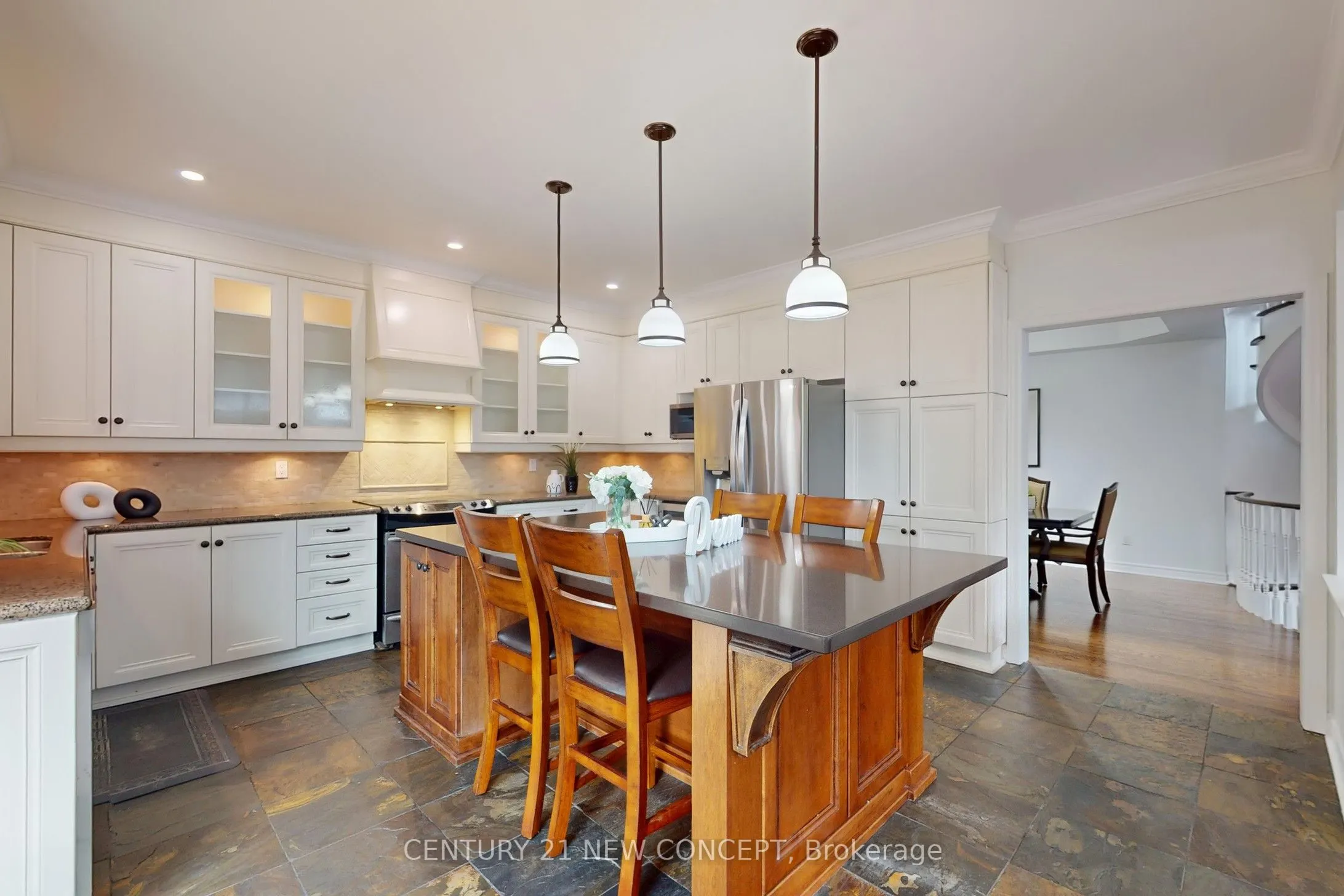 964 Queen Street W