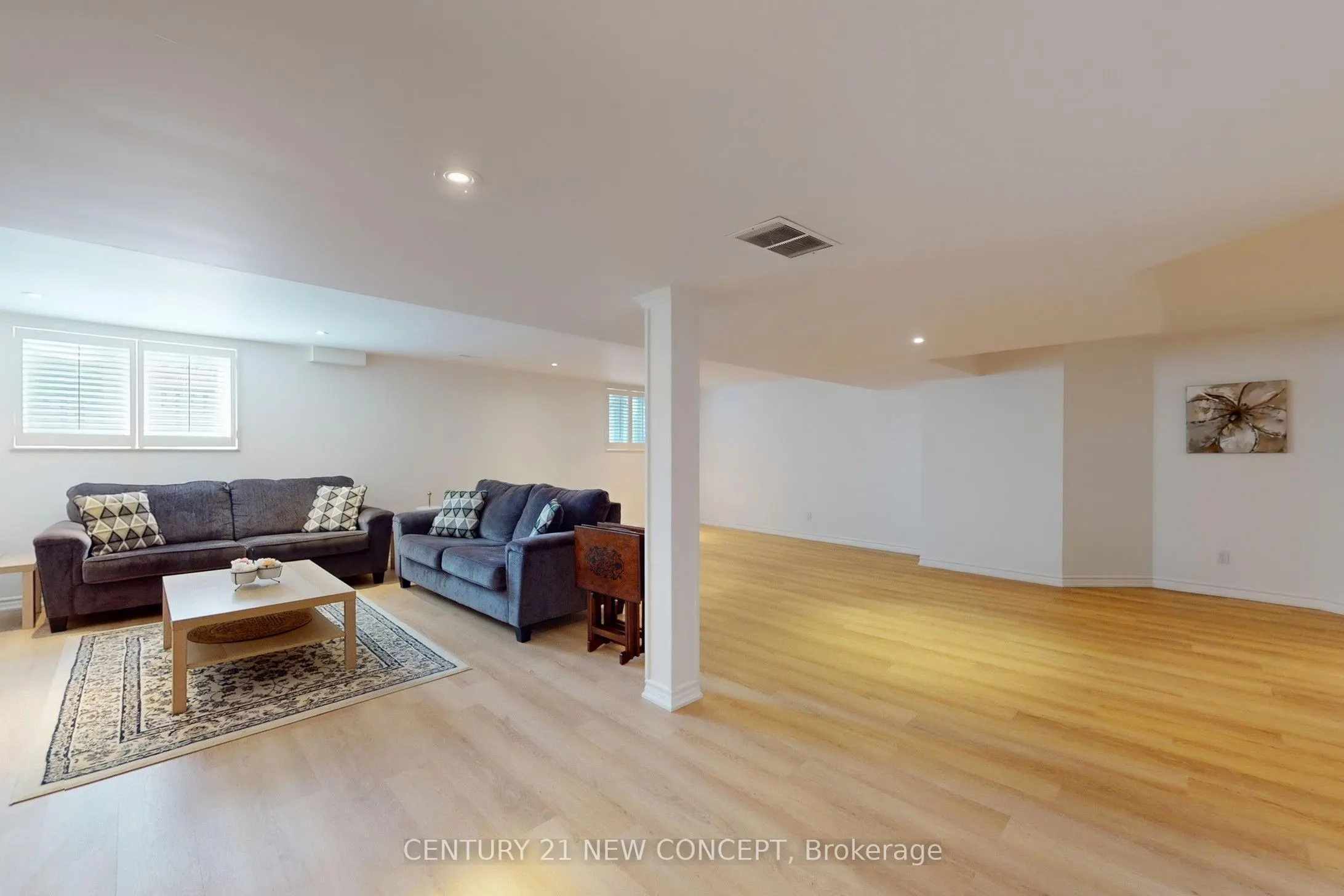 964 Queen Street W