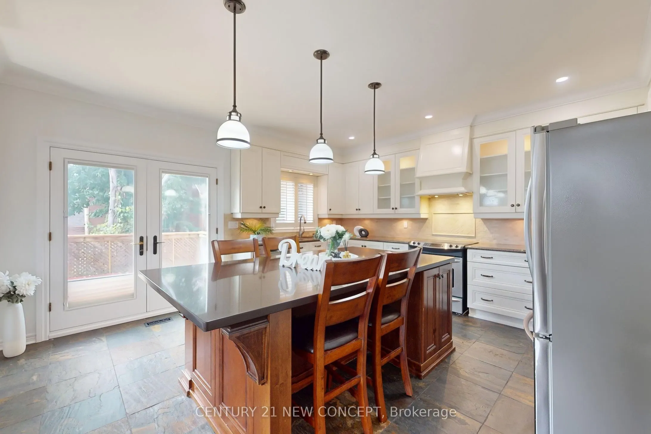 964 Queen Street W