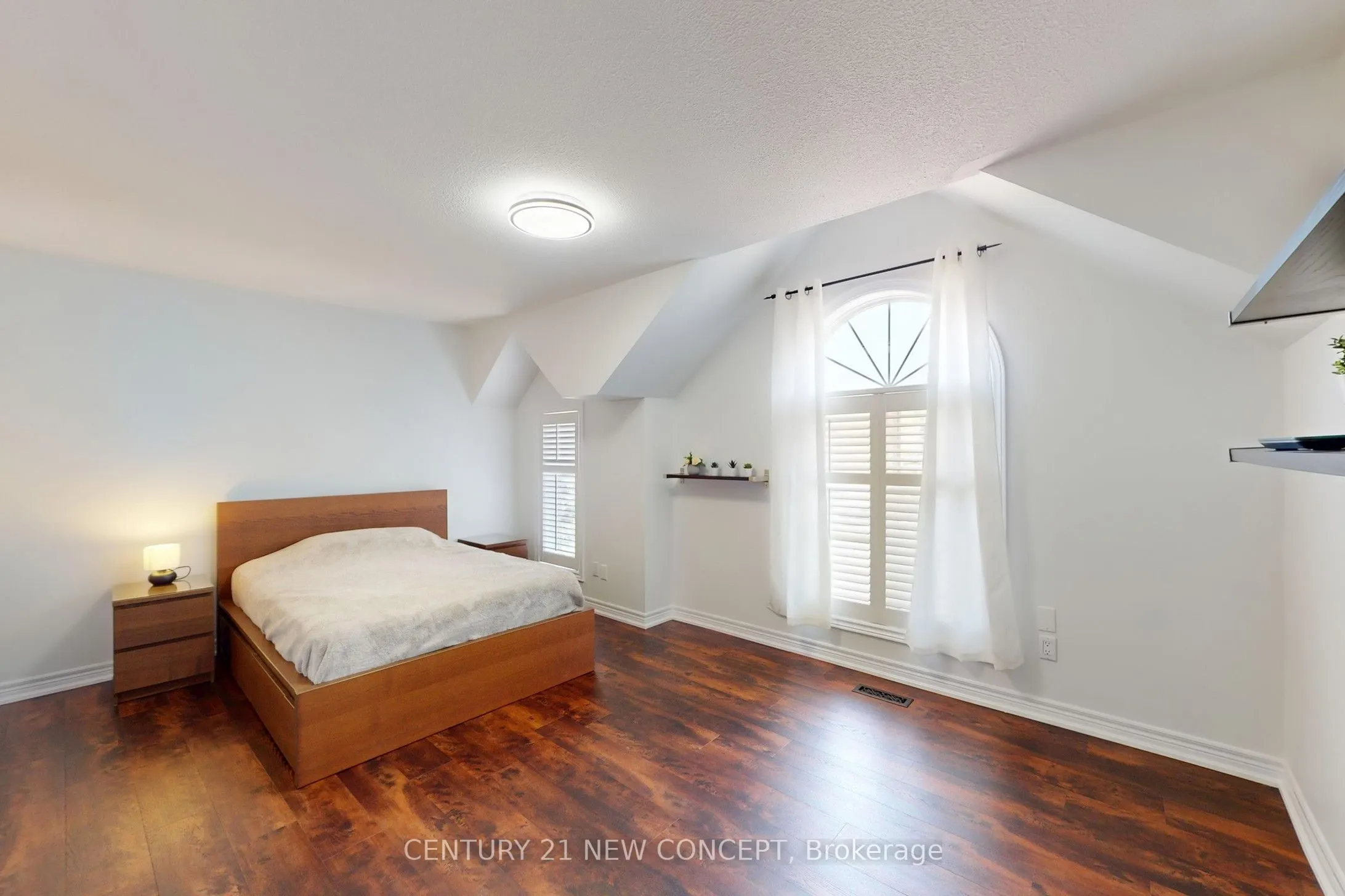 964 Queen Street W