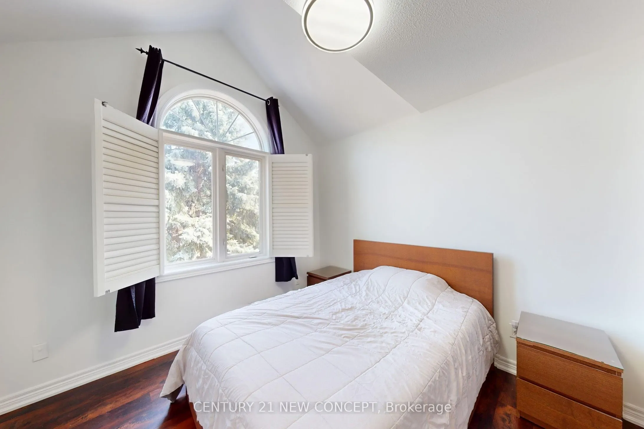 964 Queen Street W