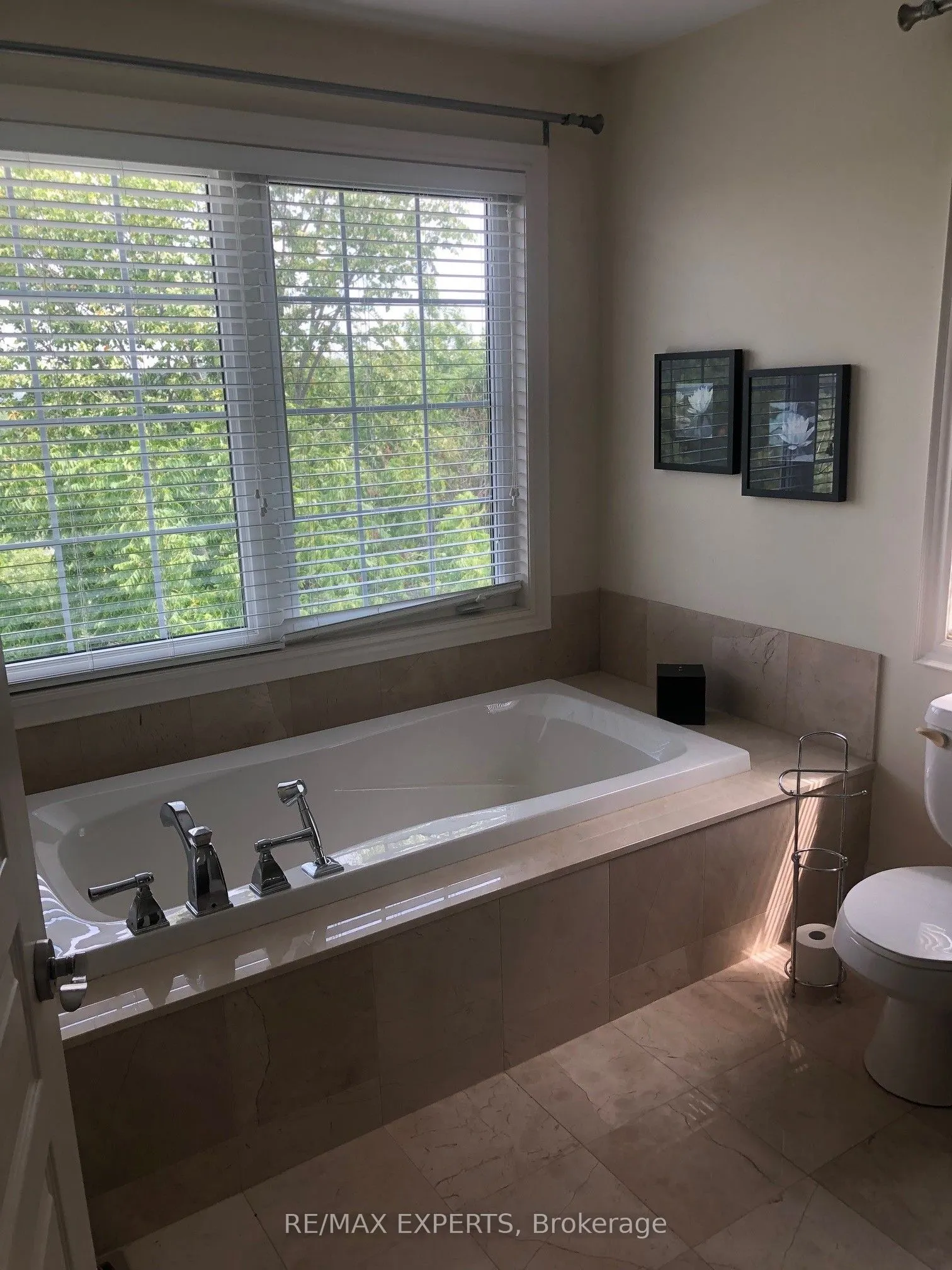 110 Rolling Hills Lane W