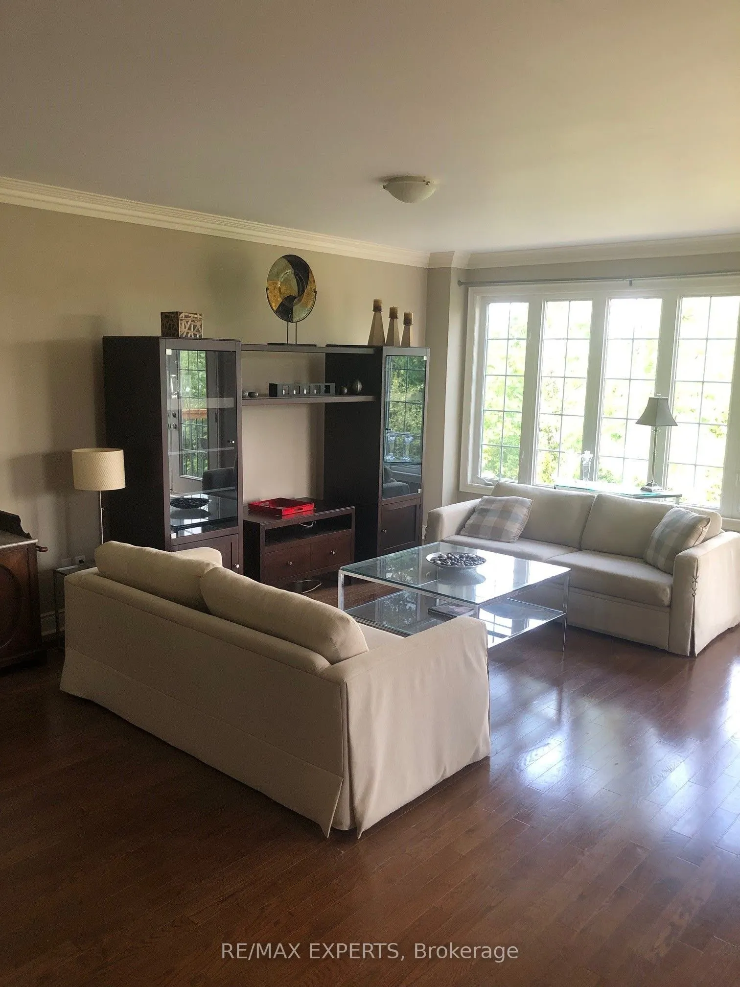 110 Rolling Hills Lane W