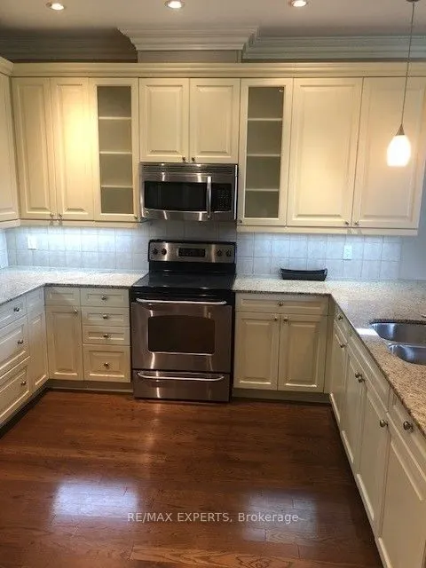 110 Rolling Hills Lane W