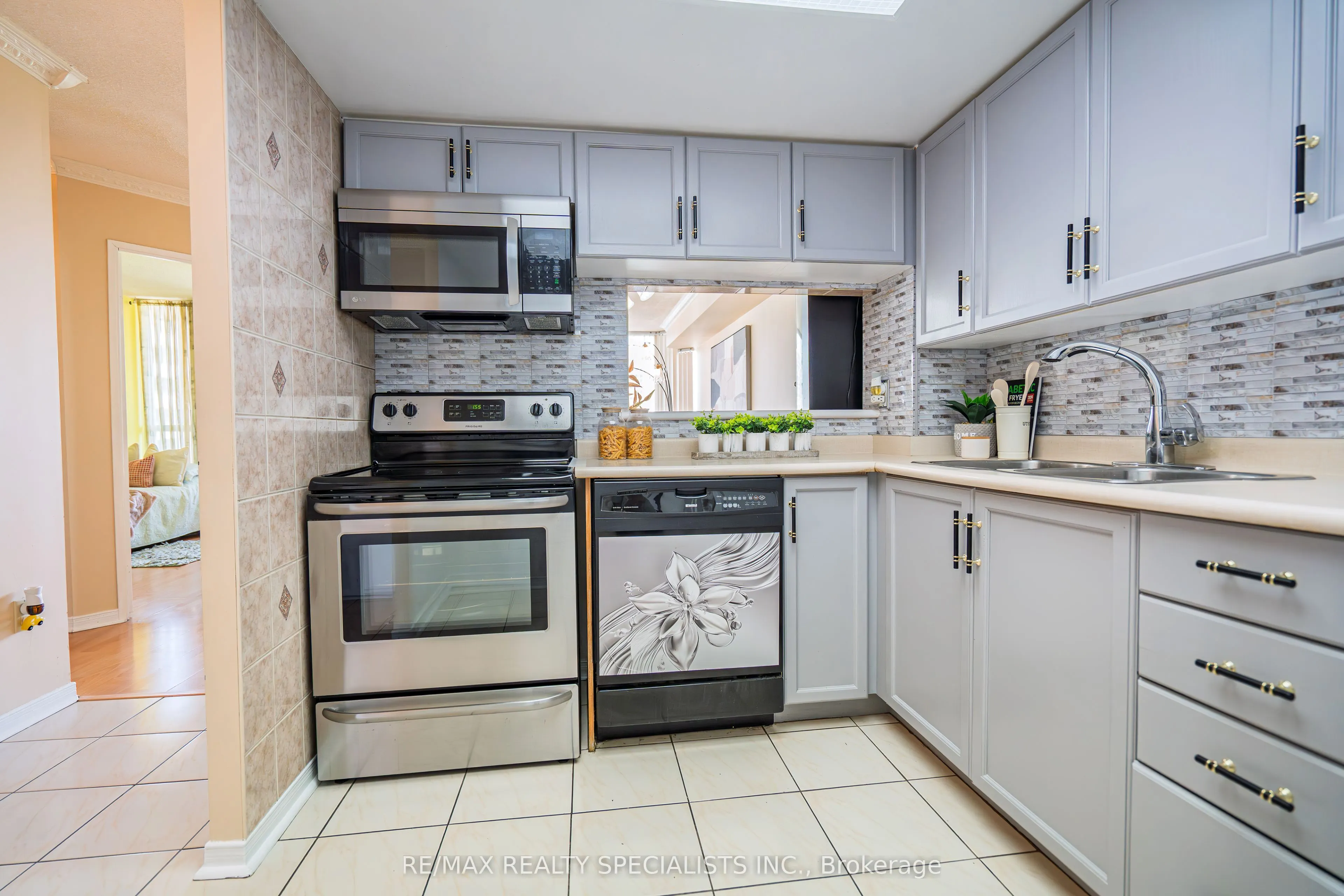 75 King Street E, #703