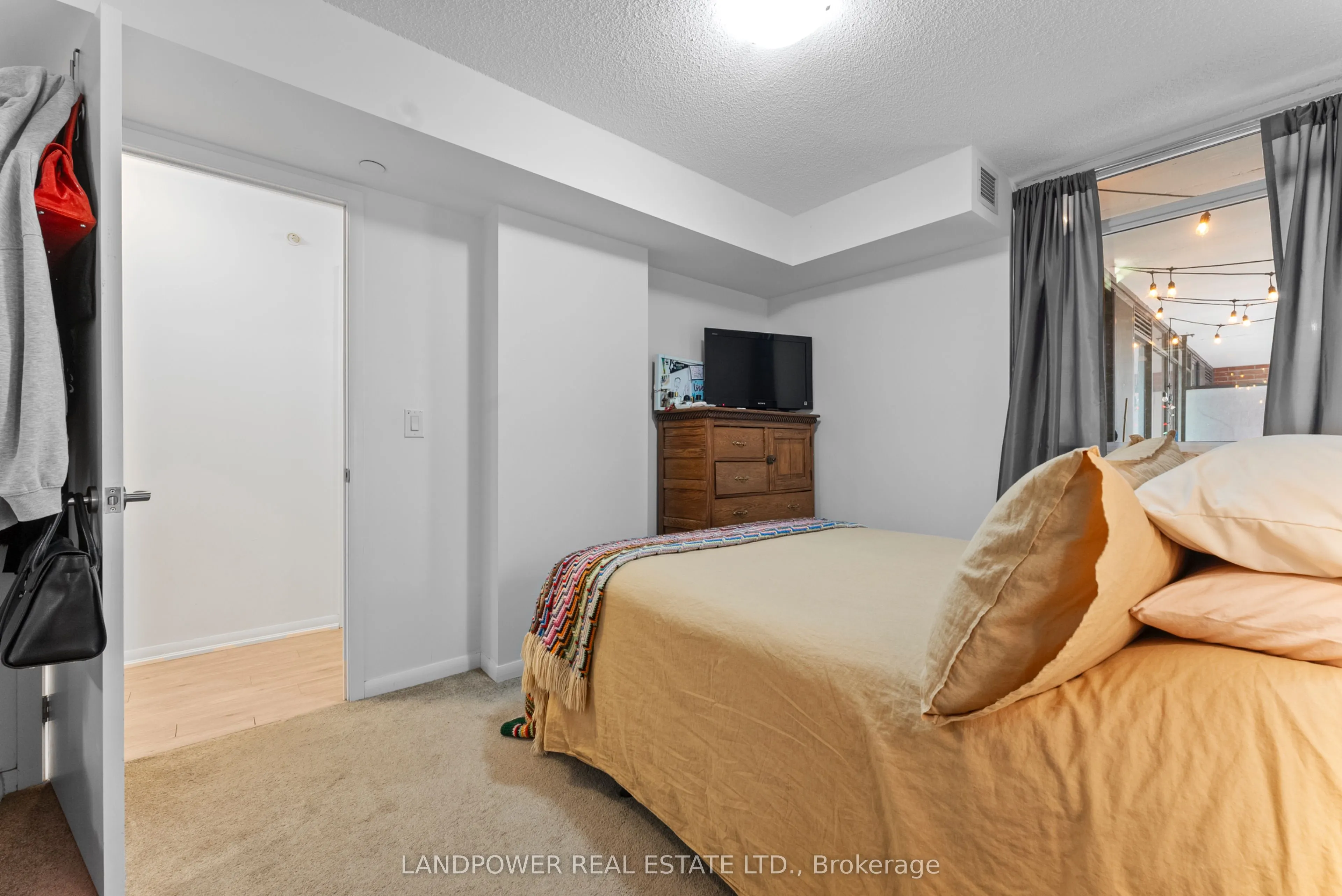 830 Lawrence Avenue W, #724