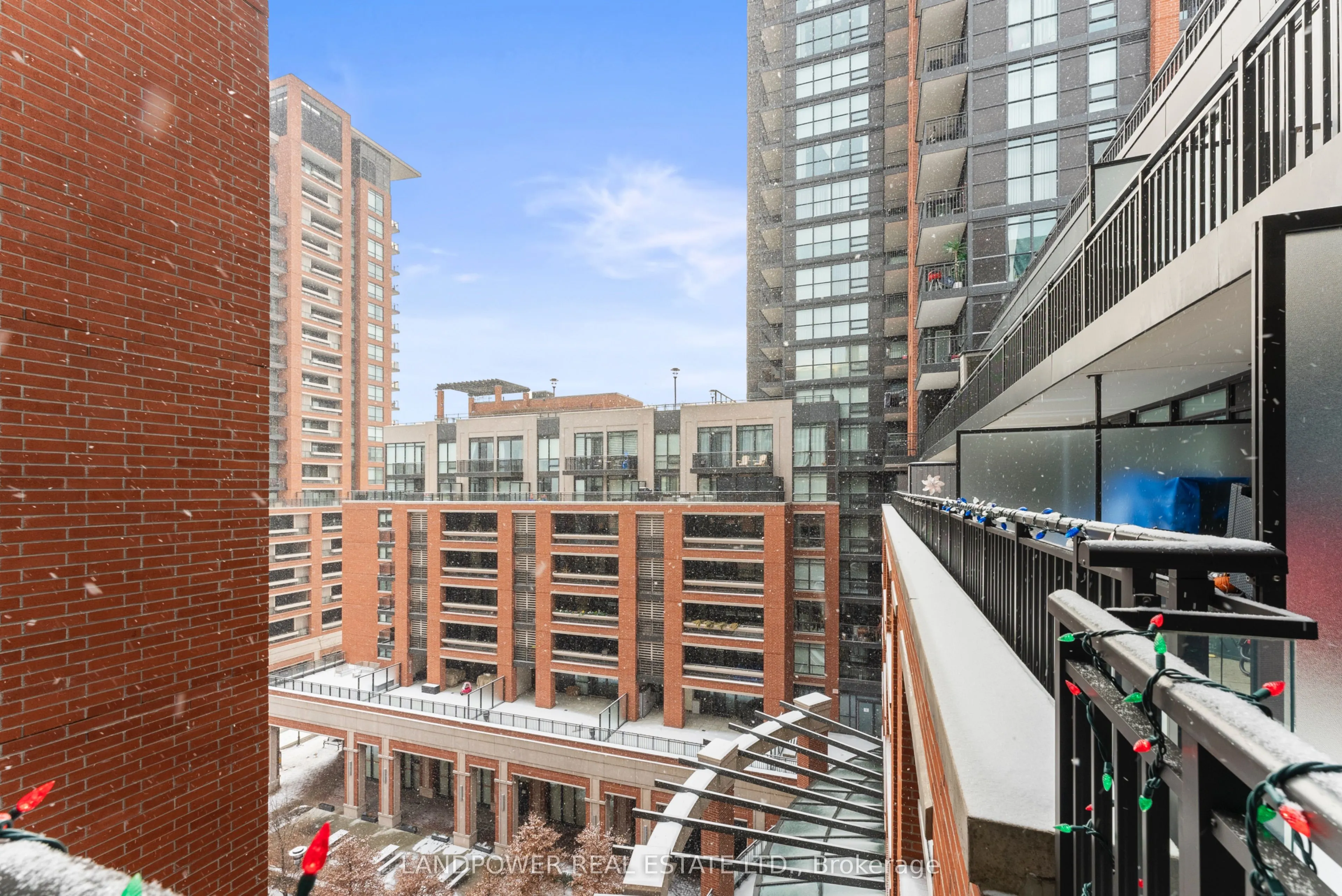 830 Lawrence Avenue W, #724