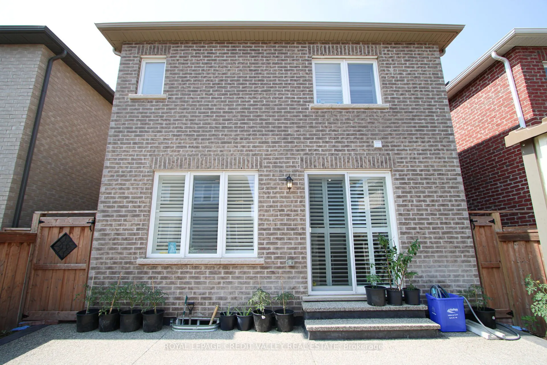1229 Rose Way