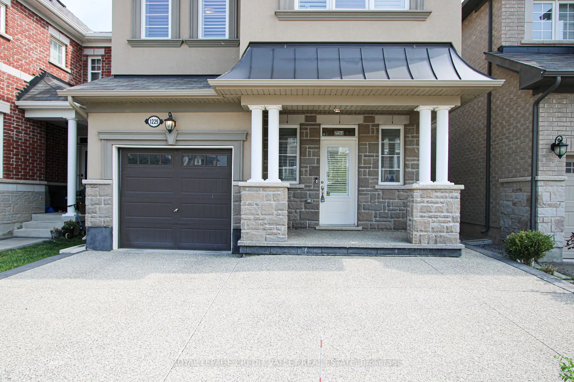 1229 Rose Way