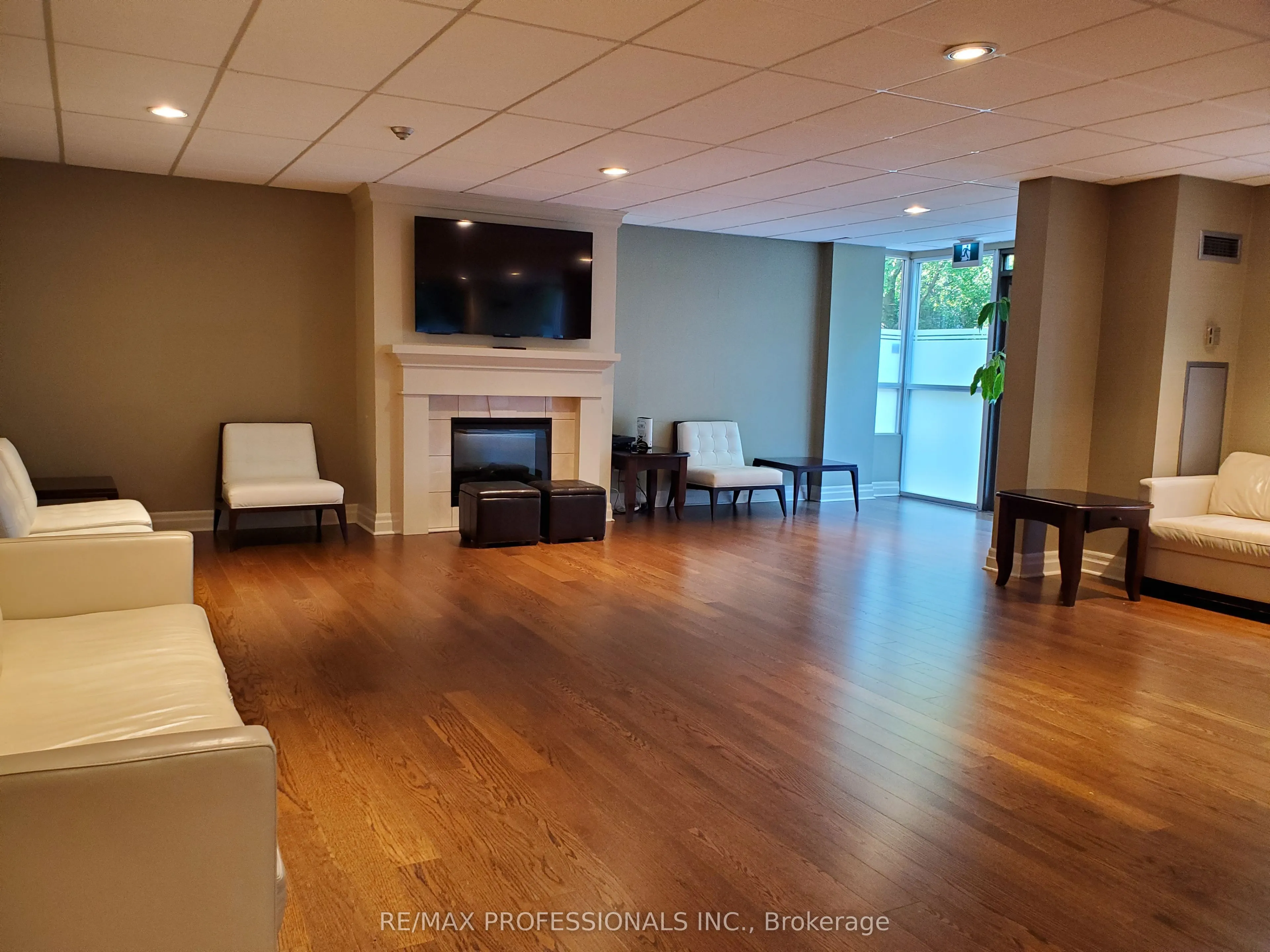 1485 Lakeshore Road E, #114