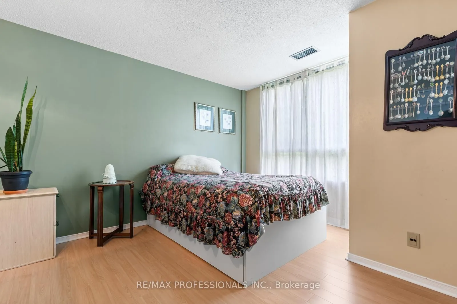1485 Lakeshore Road E, #114