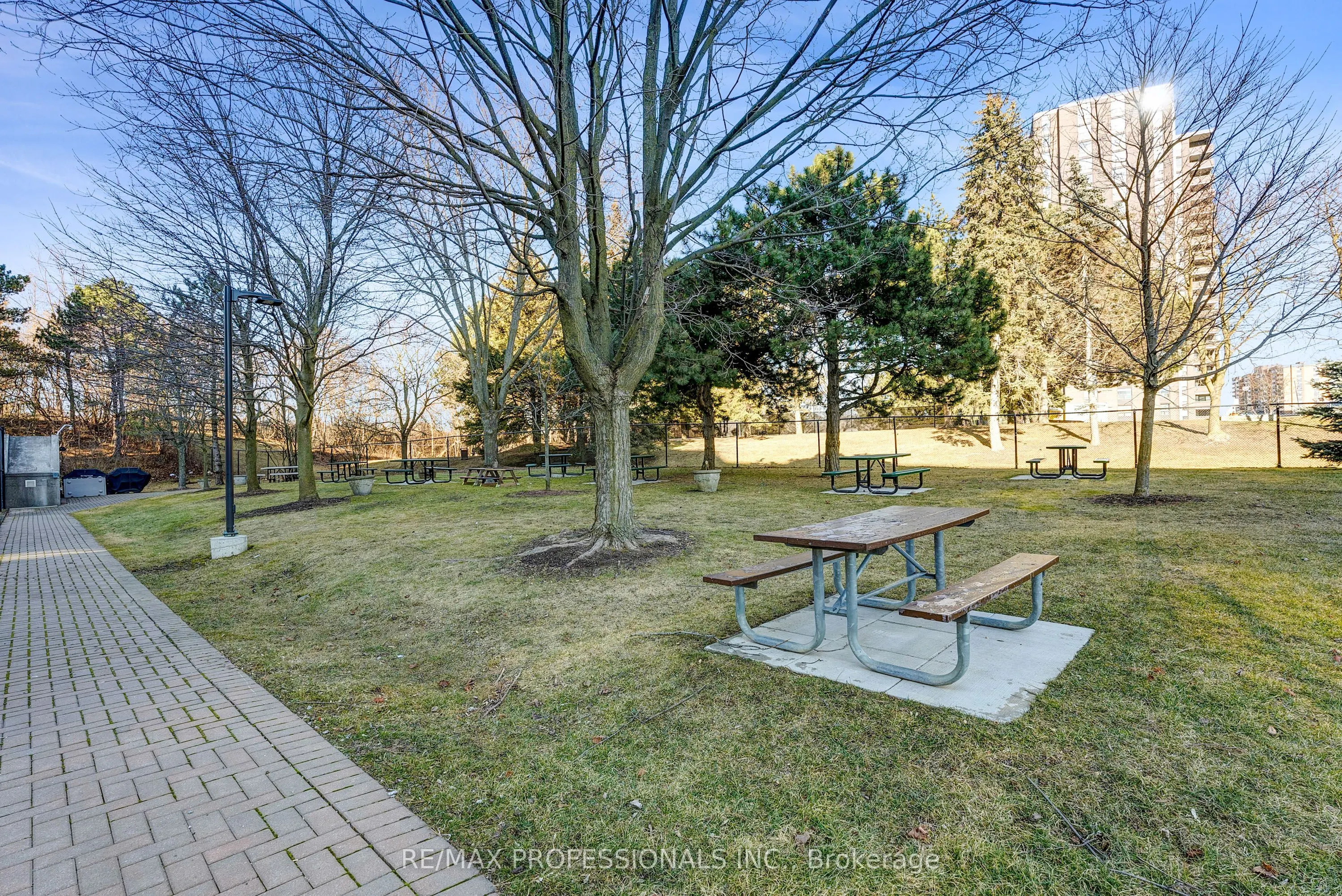 1485 Lakeshore Road E, #114