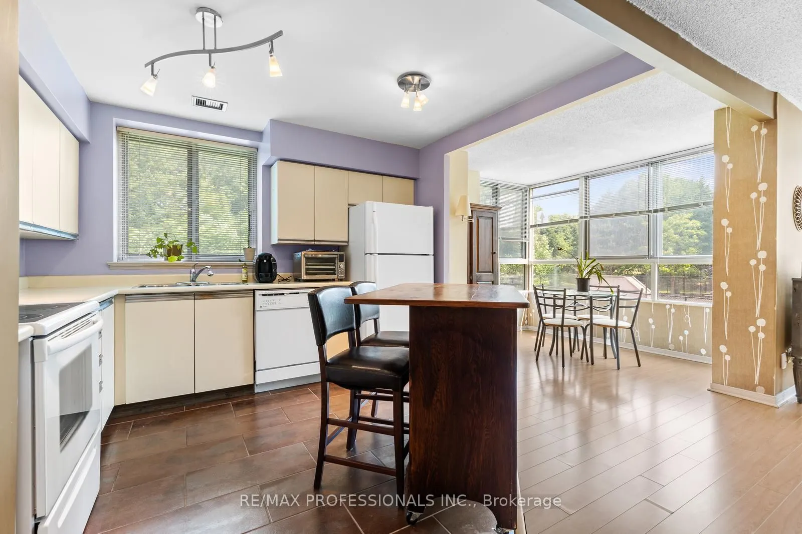 1485 Lakeshore Road E, #114