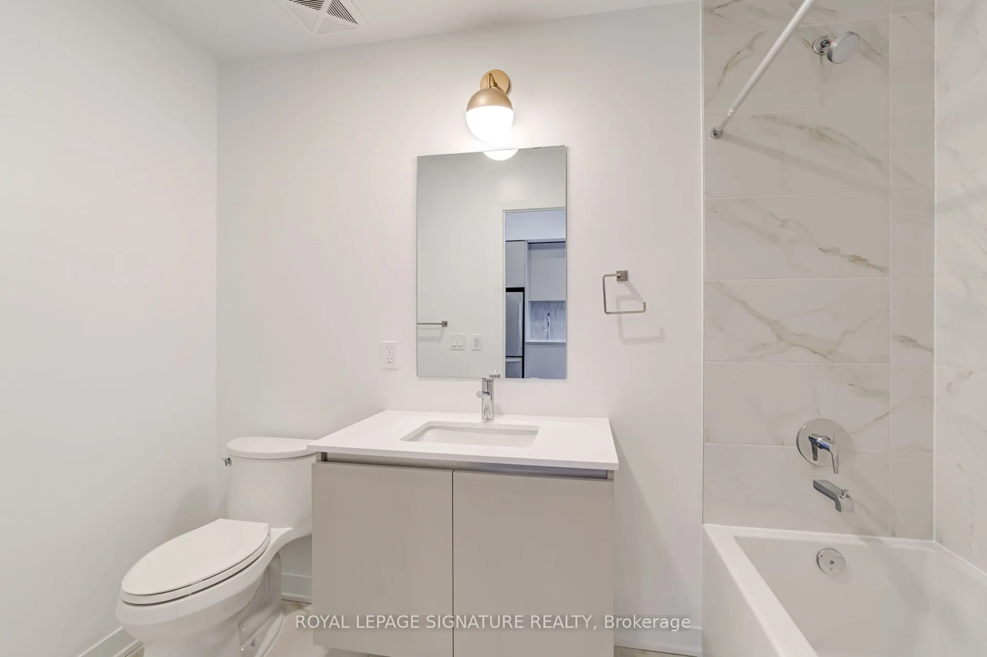 395 Dundas Street W, #PH20