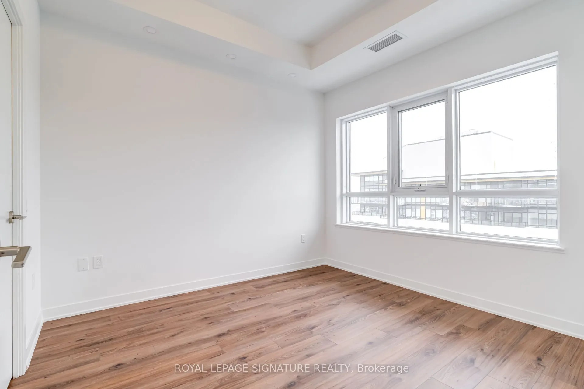 395 Dundas Street W, #PH20