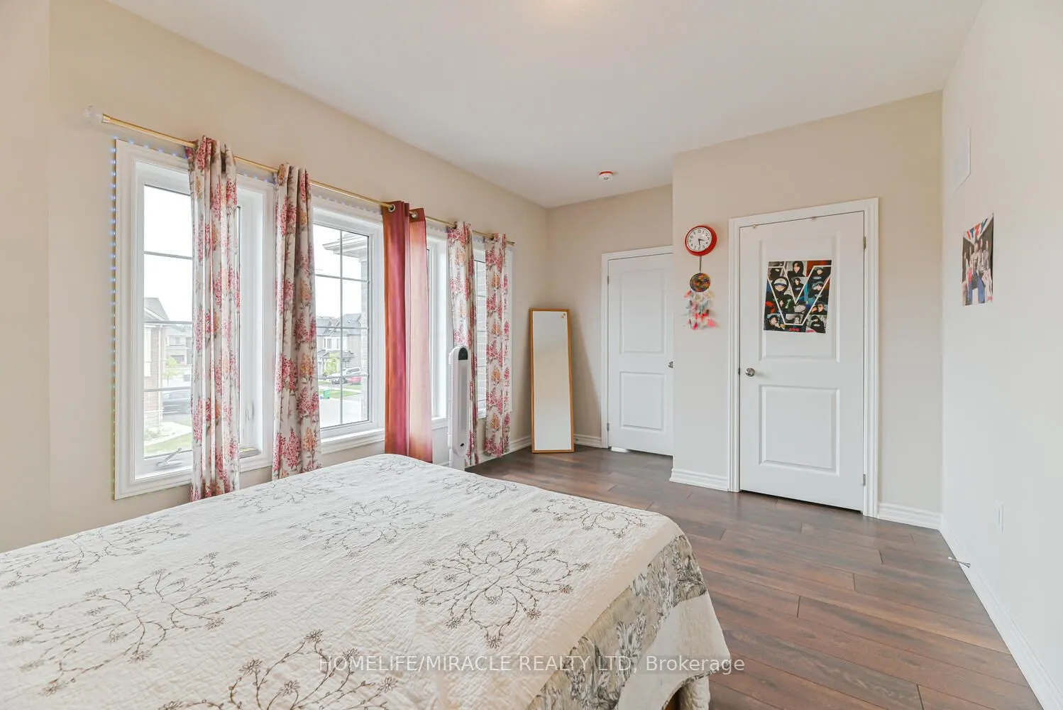 9 Bavenden Crescent