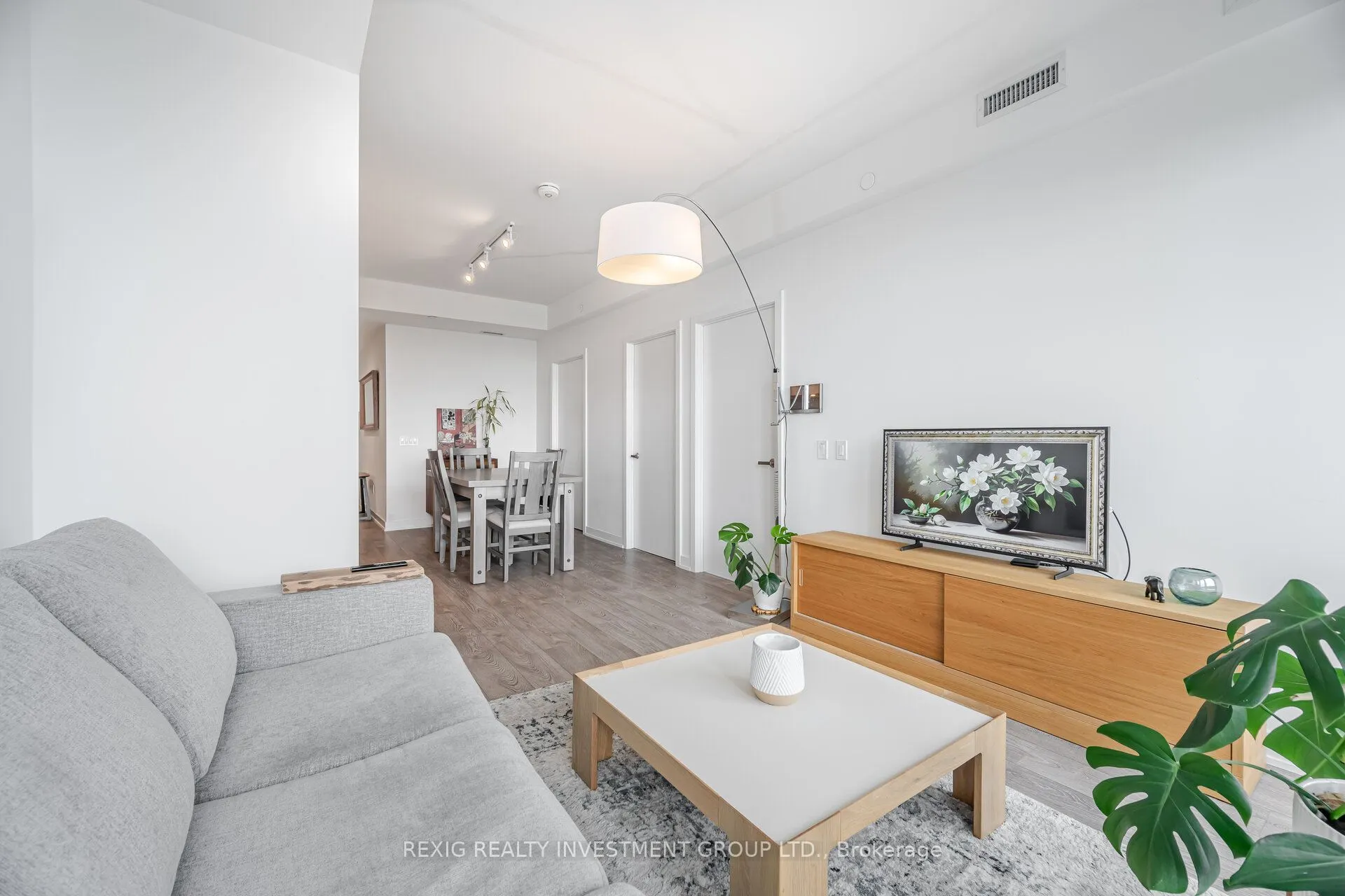 28 Ann Street, #701