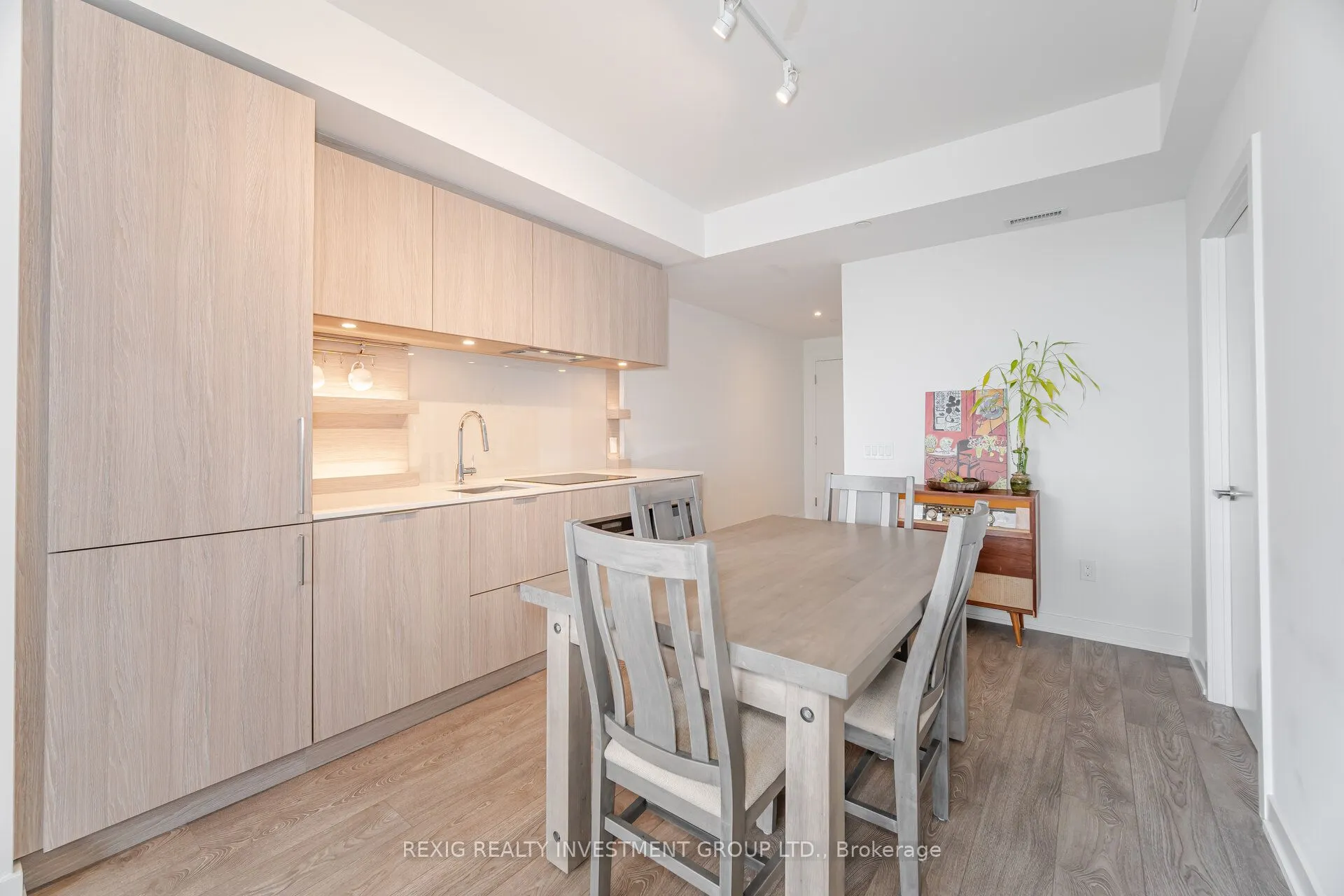 28 Ann Street, #701
