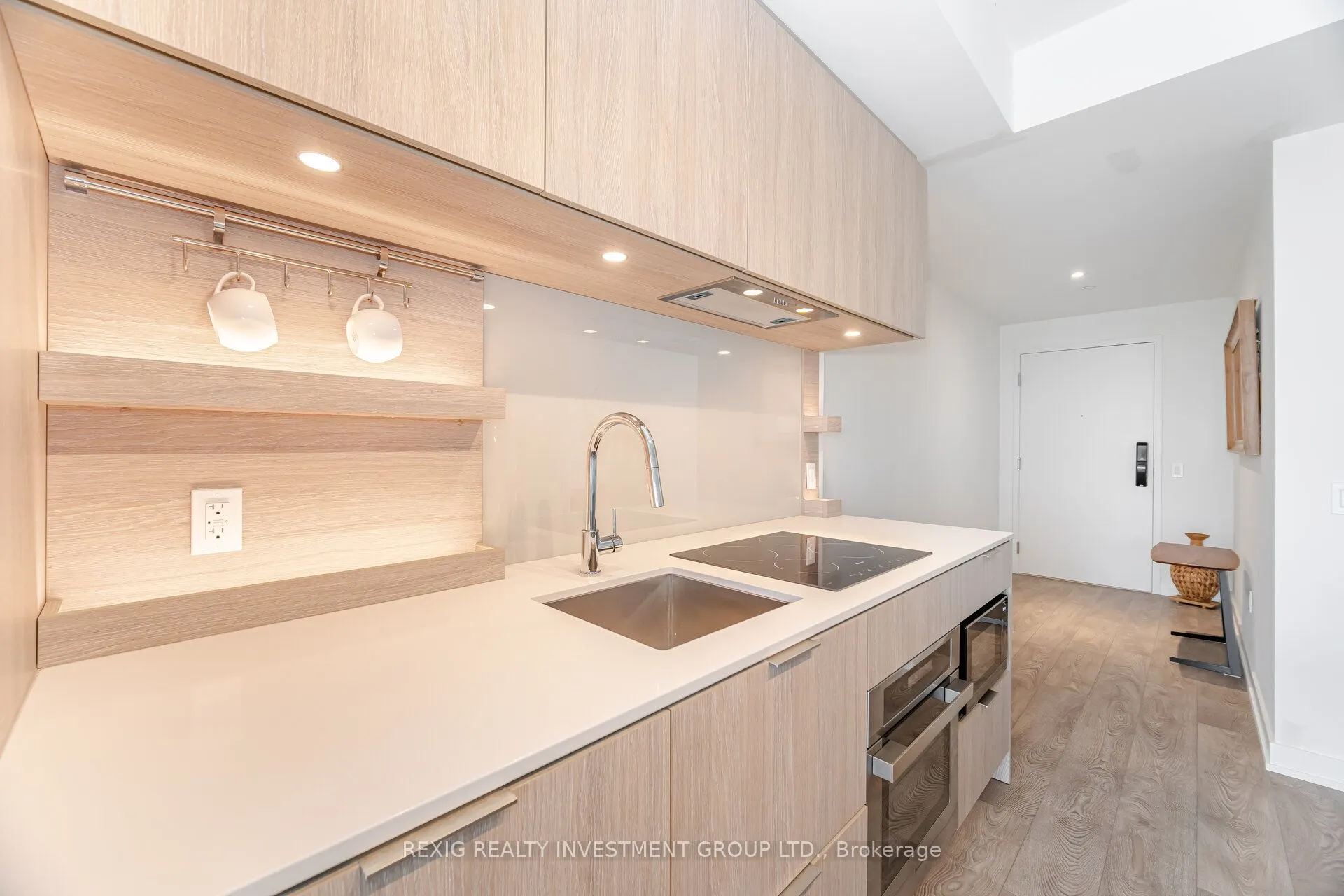 28 Ann Street, #701