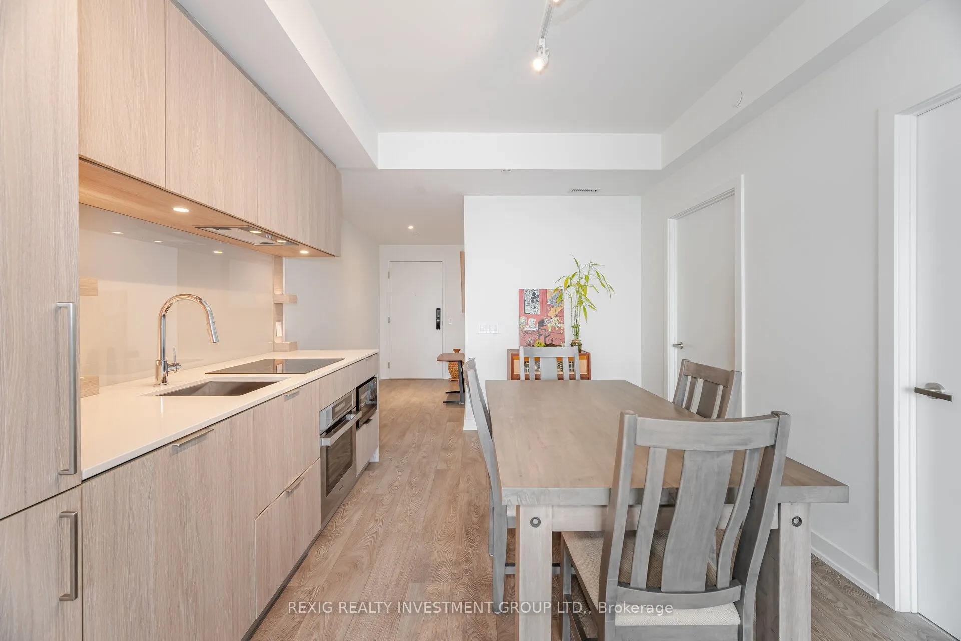 28 Ann Street, #701