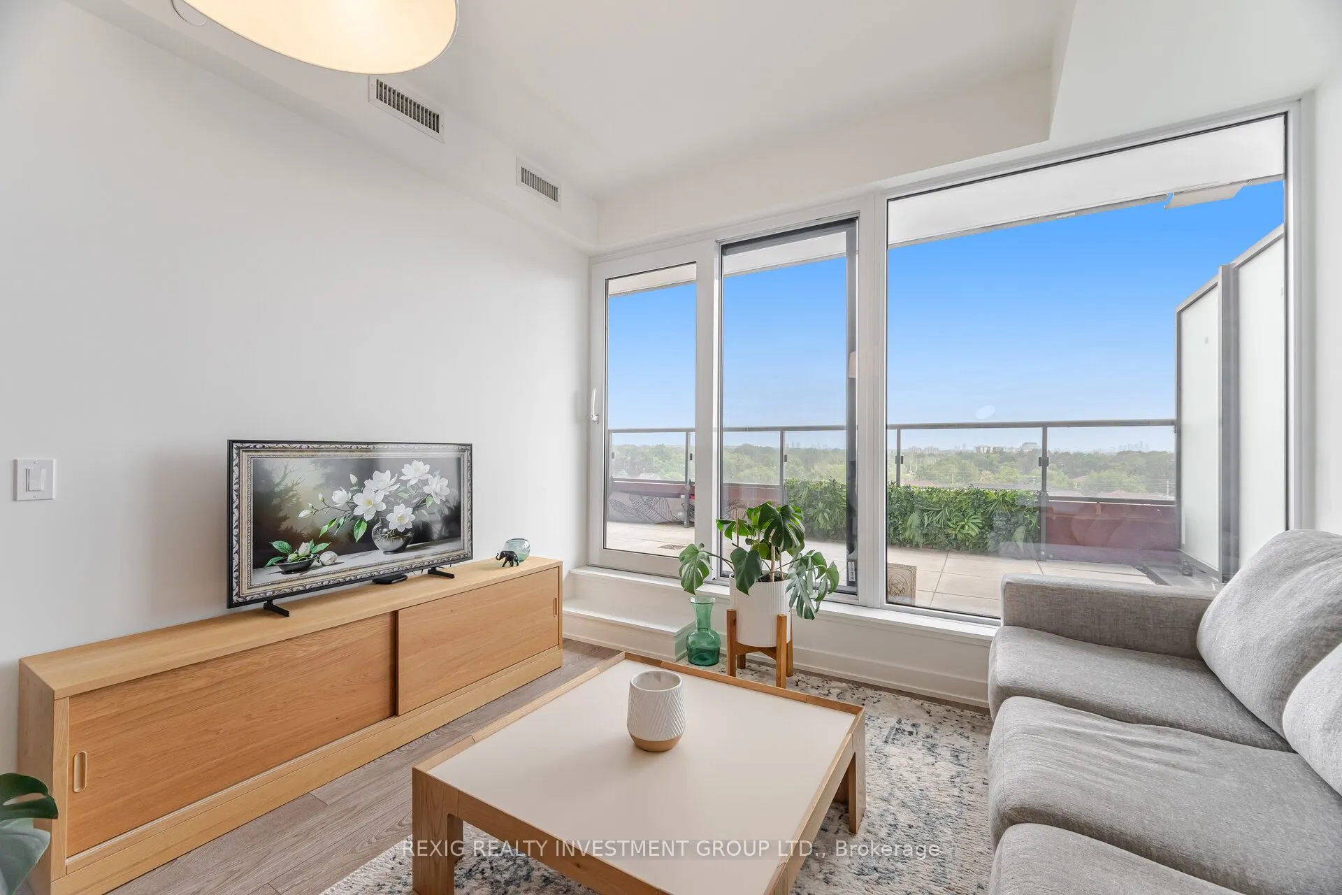 28 Ann Street, #701