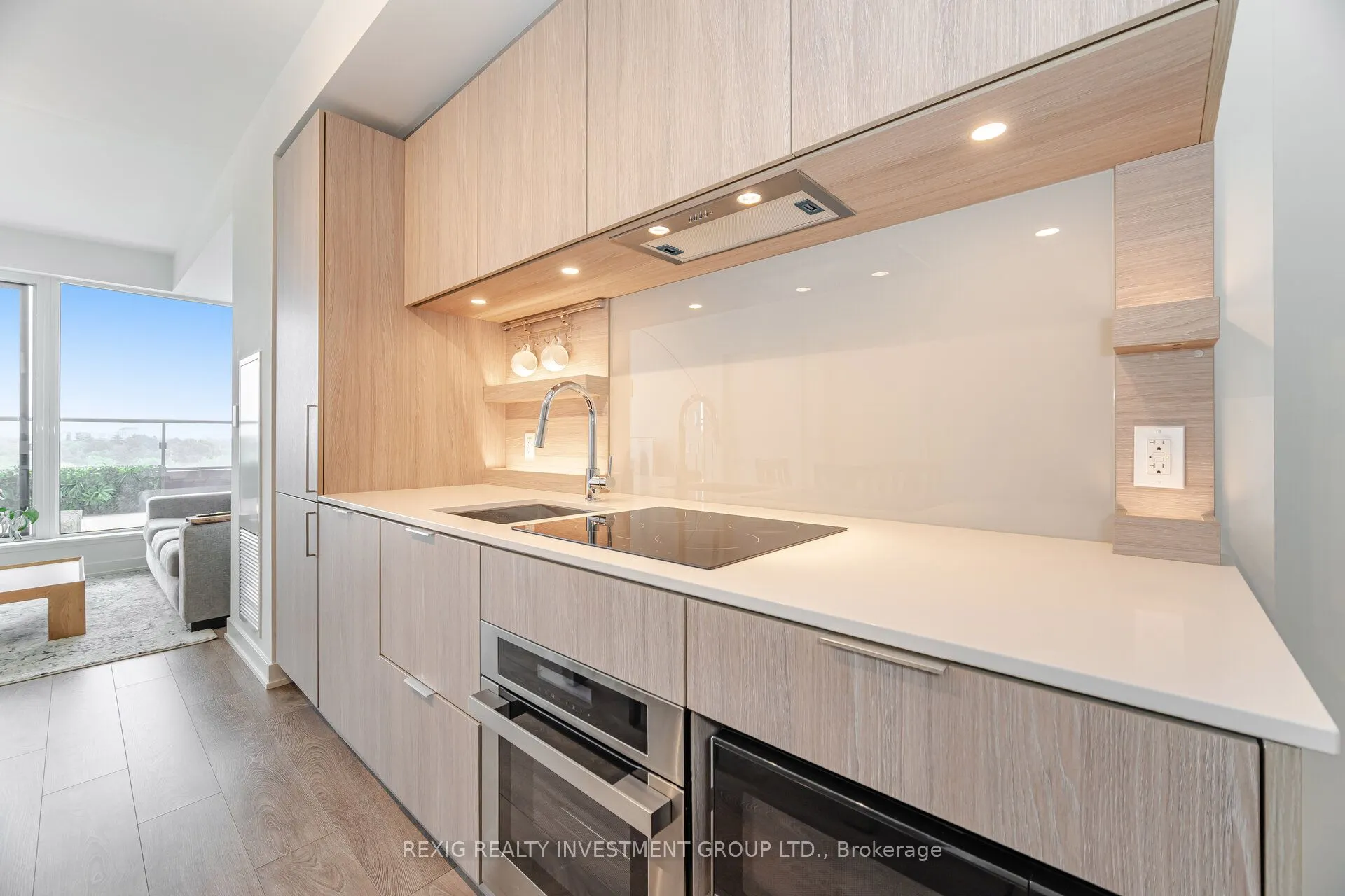 28 Ann Street, #701