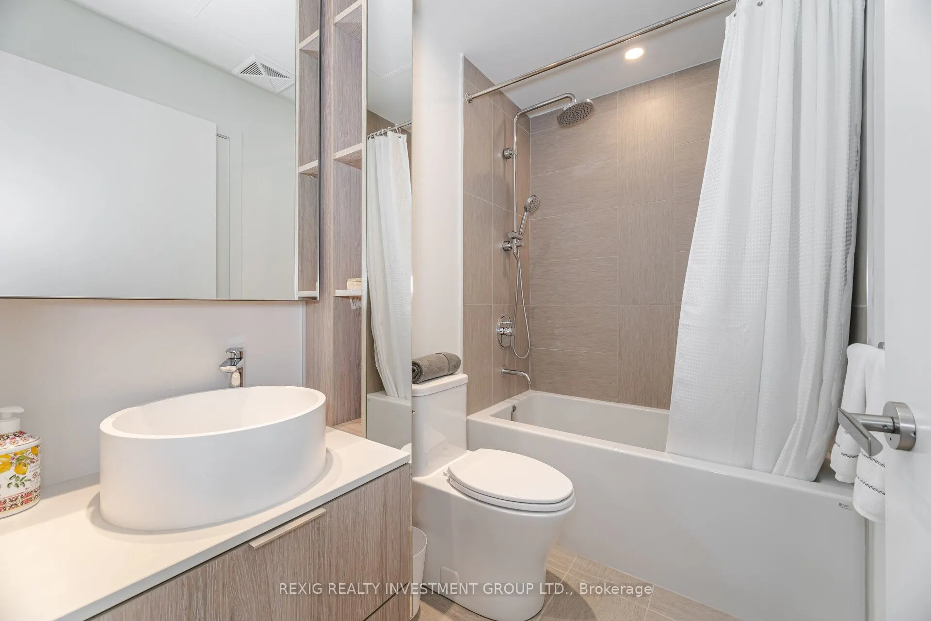28 Ann Street, #701