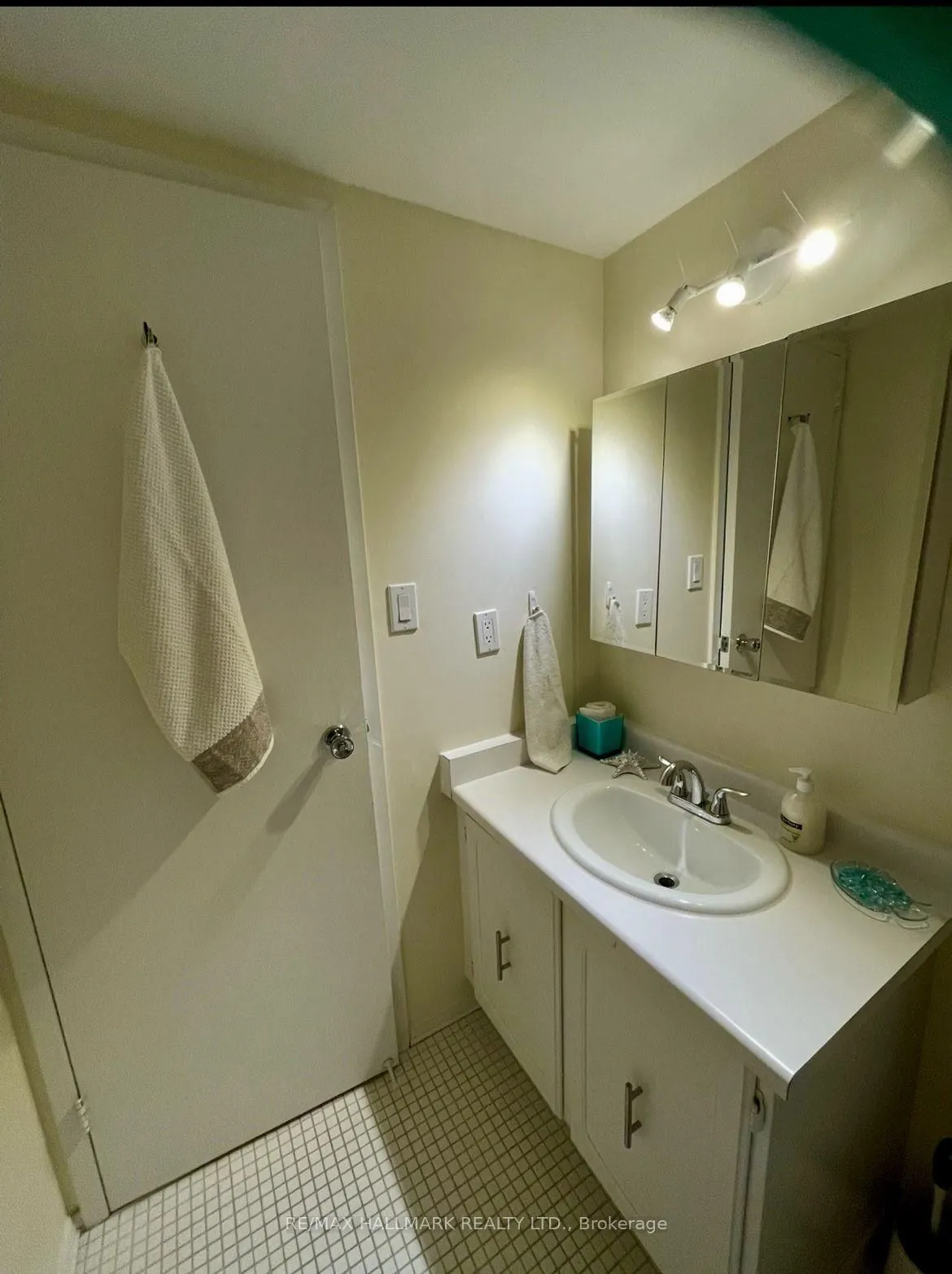 2542 Argyle Road, #801