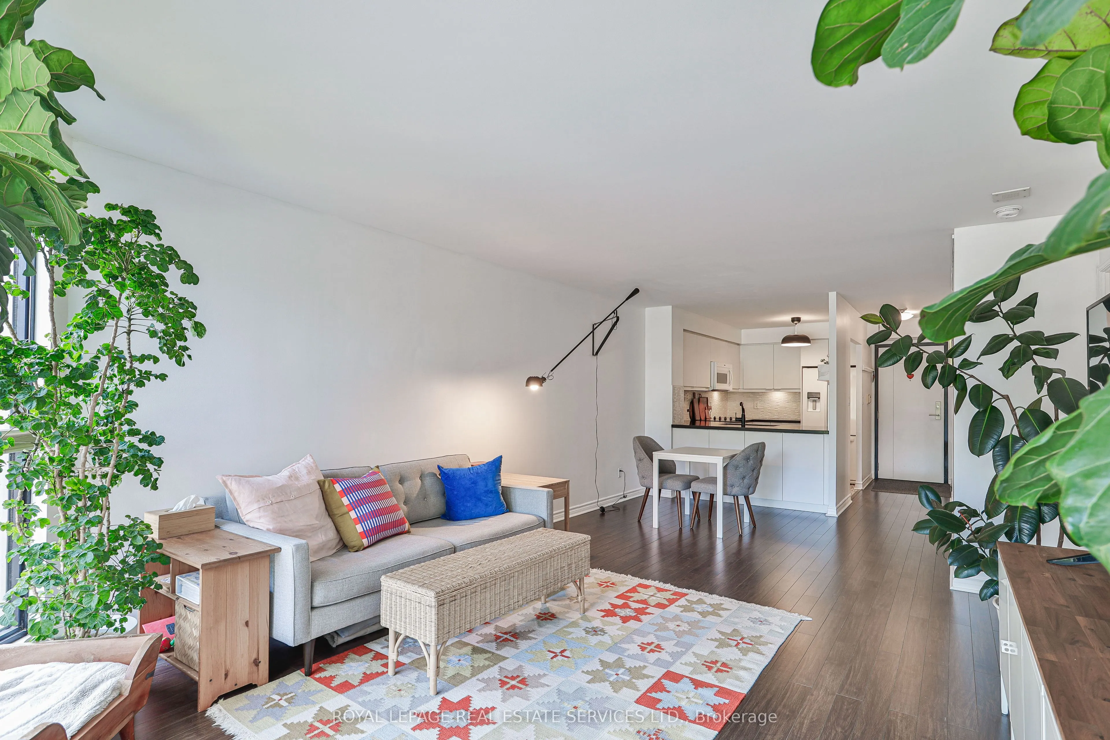 2267 Lakeshore Boulevard W, #216