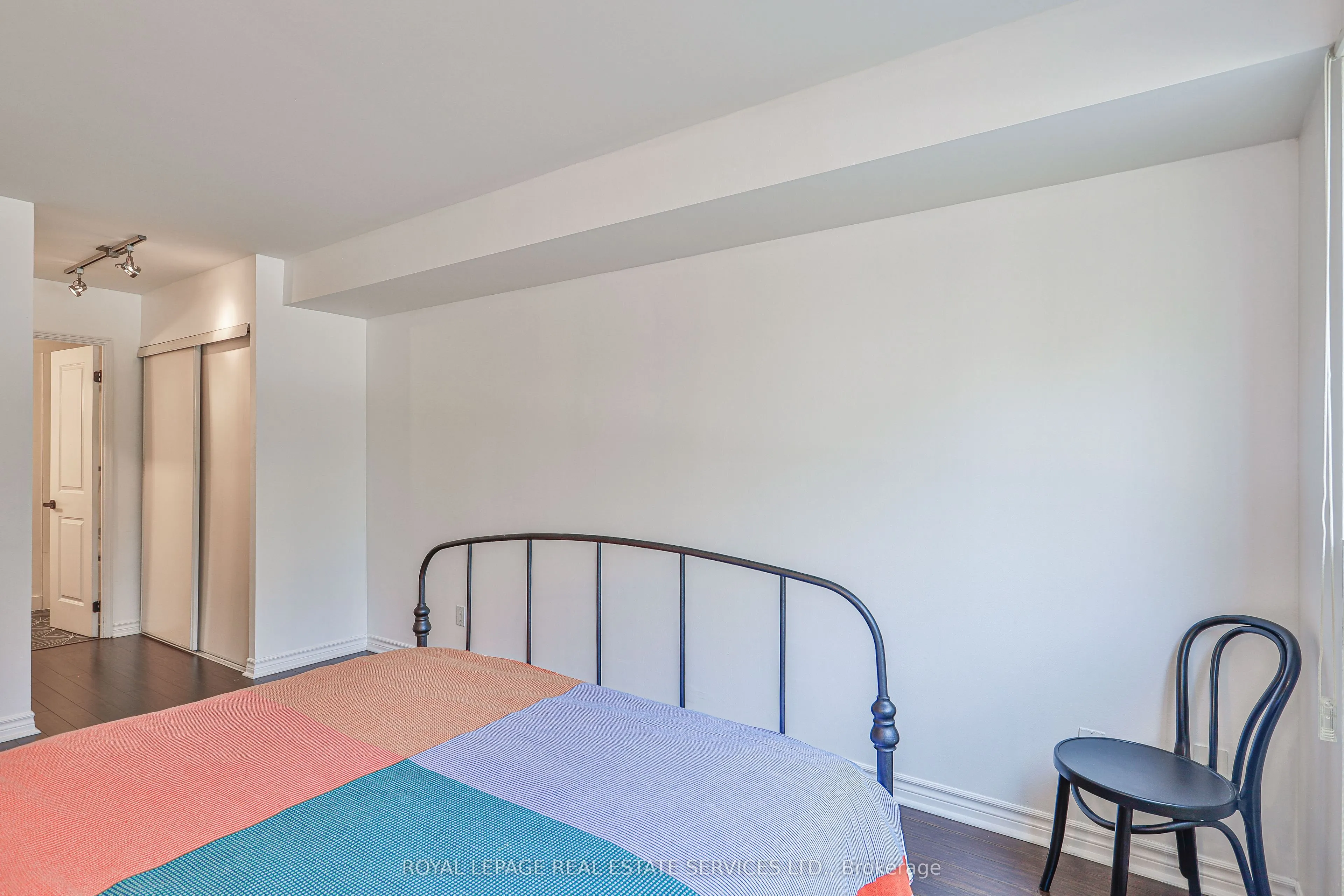 2267 Lakeshore Boulevard W, #216