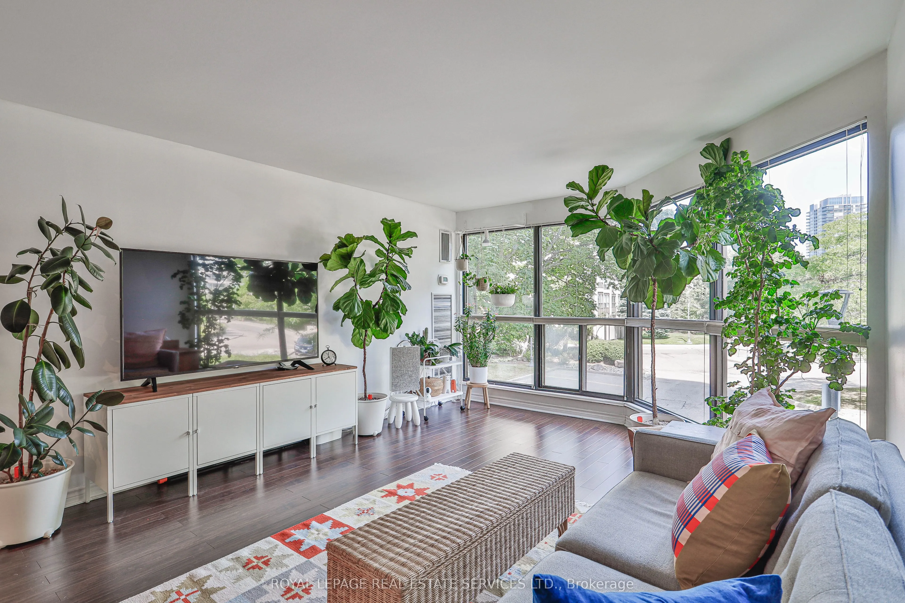2267 Lakeshore Boulevard W, #216