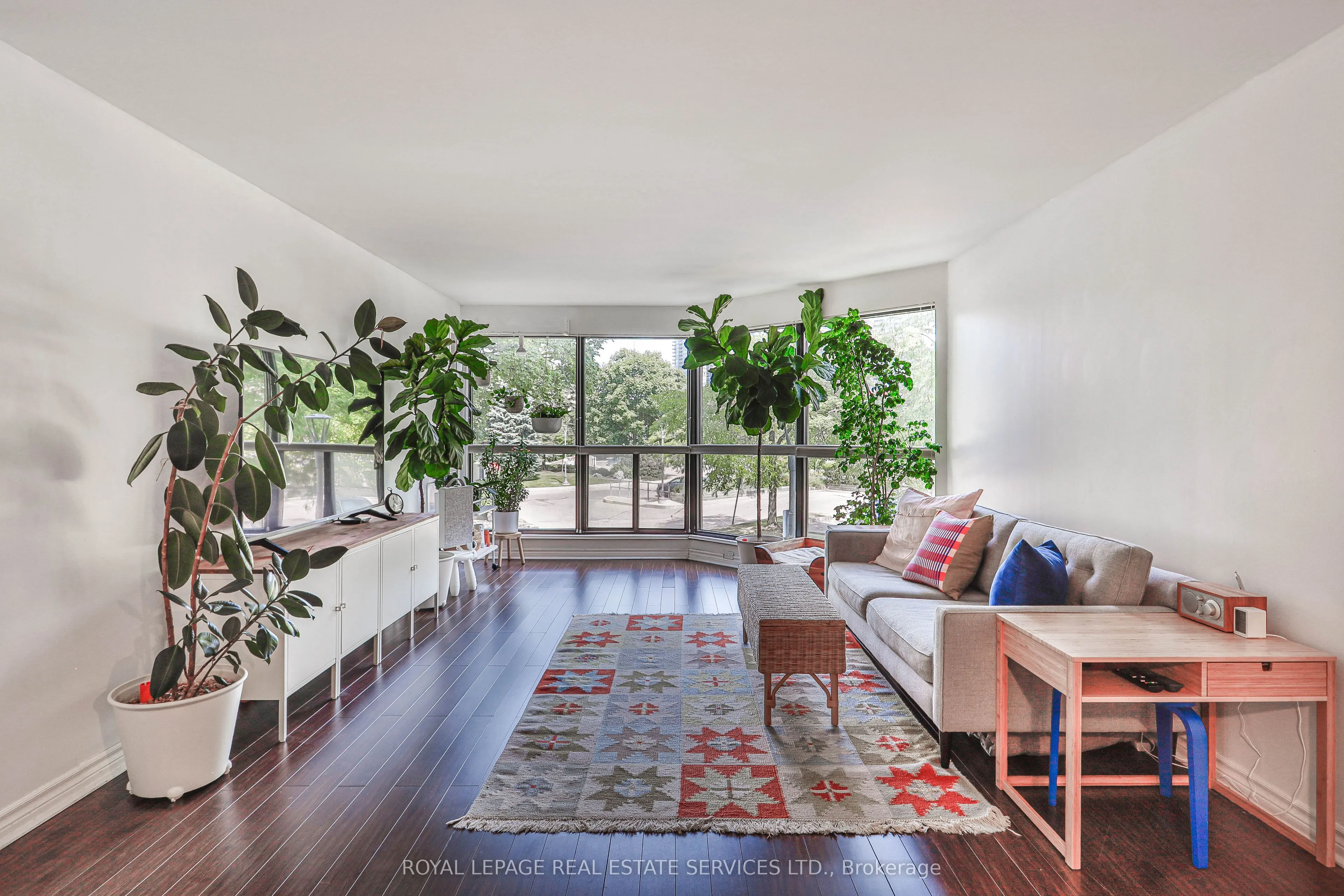 2267 Lakeshore Boulevard W, #216
