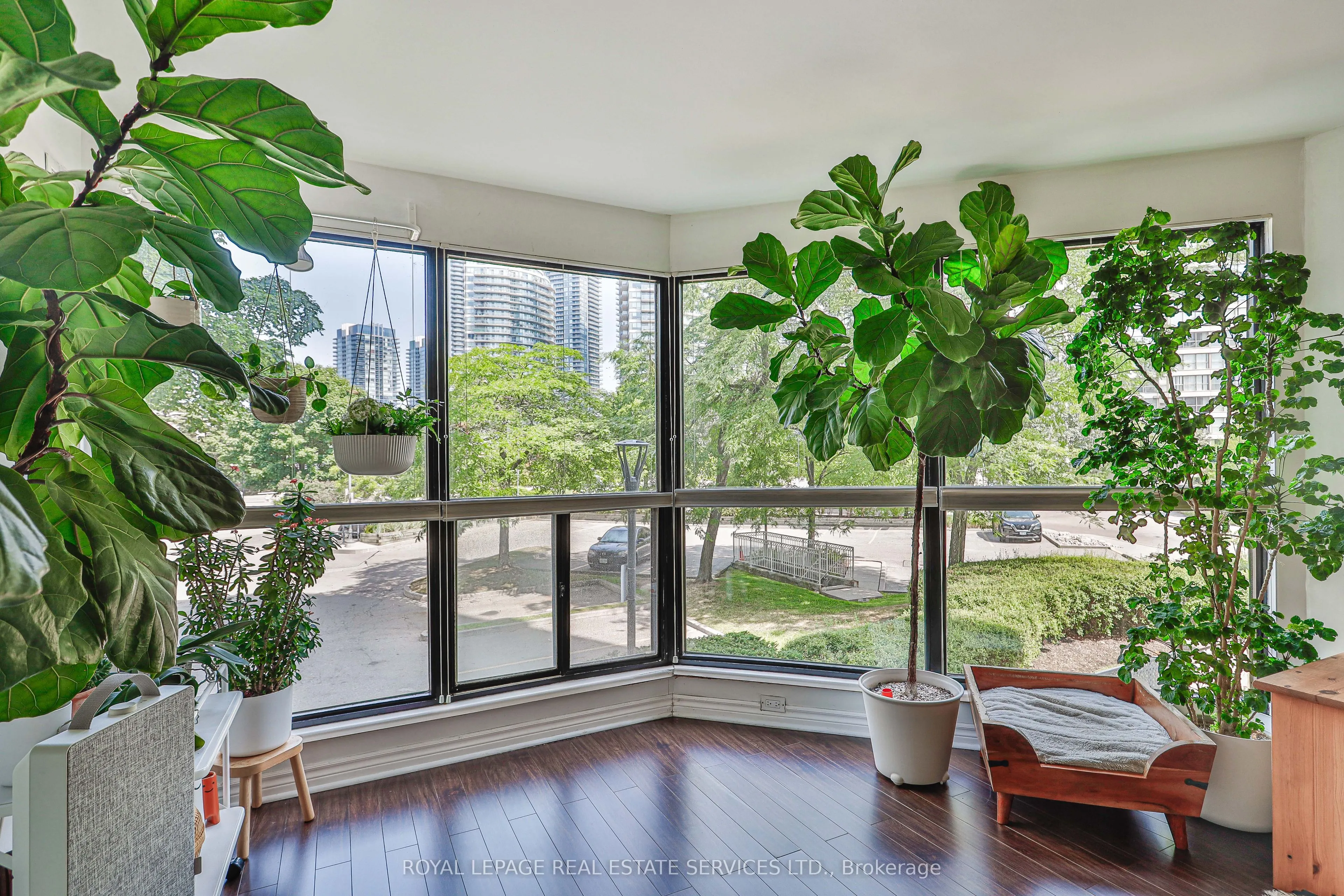 2267 Lakeshore Boulevard W, #216