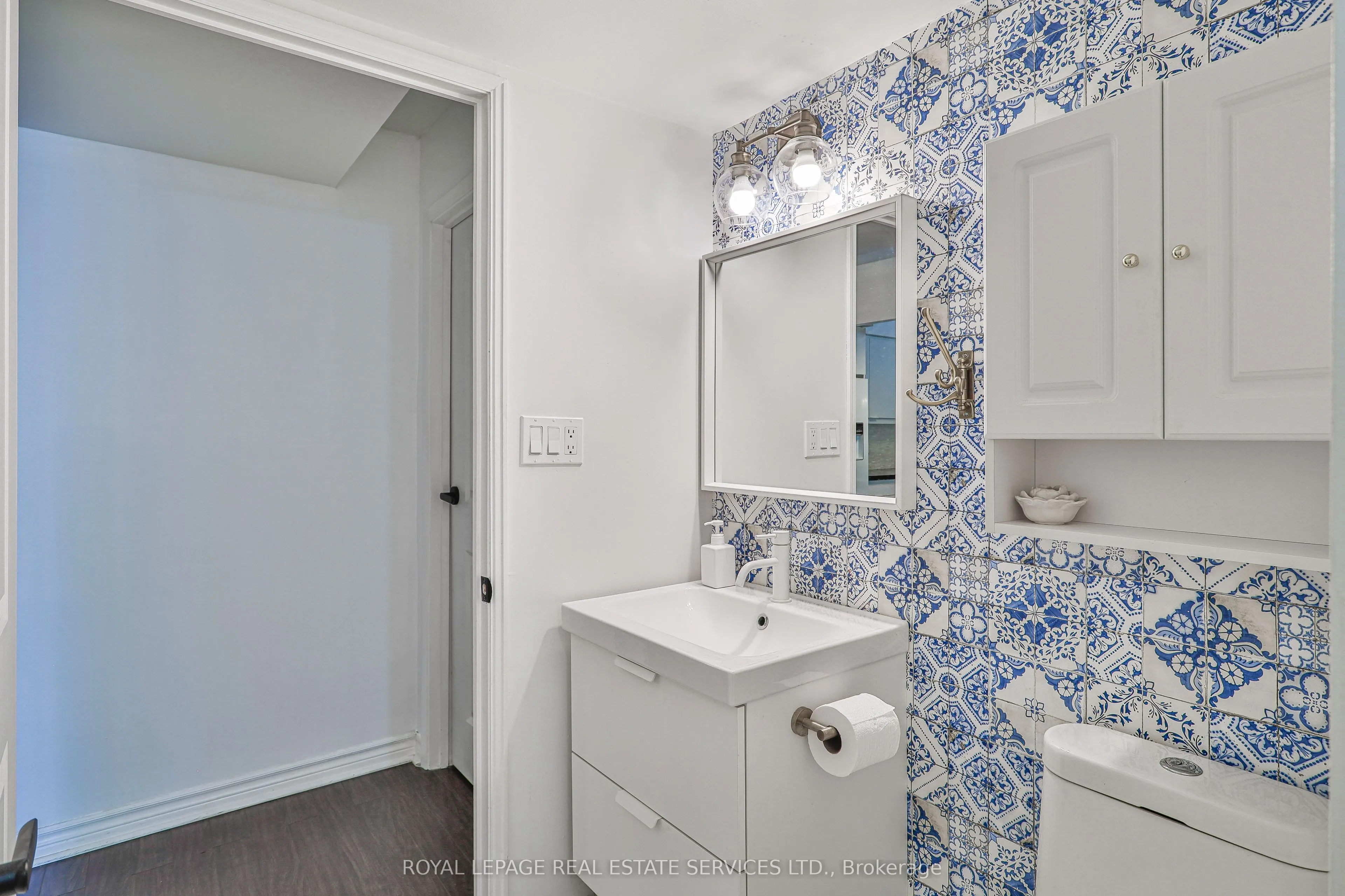 2267 Lakeshore Boulevard W, #216