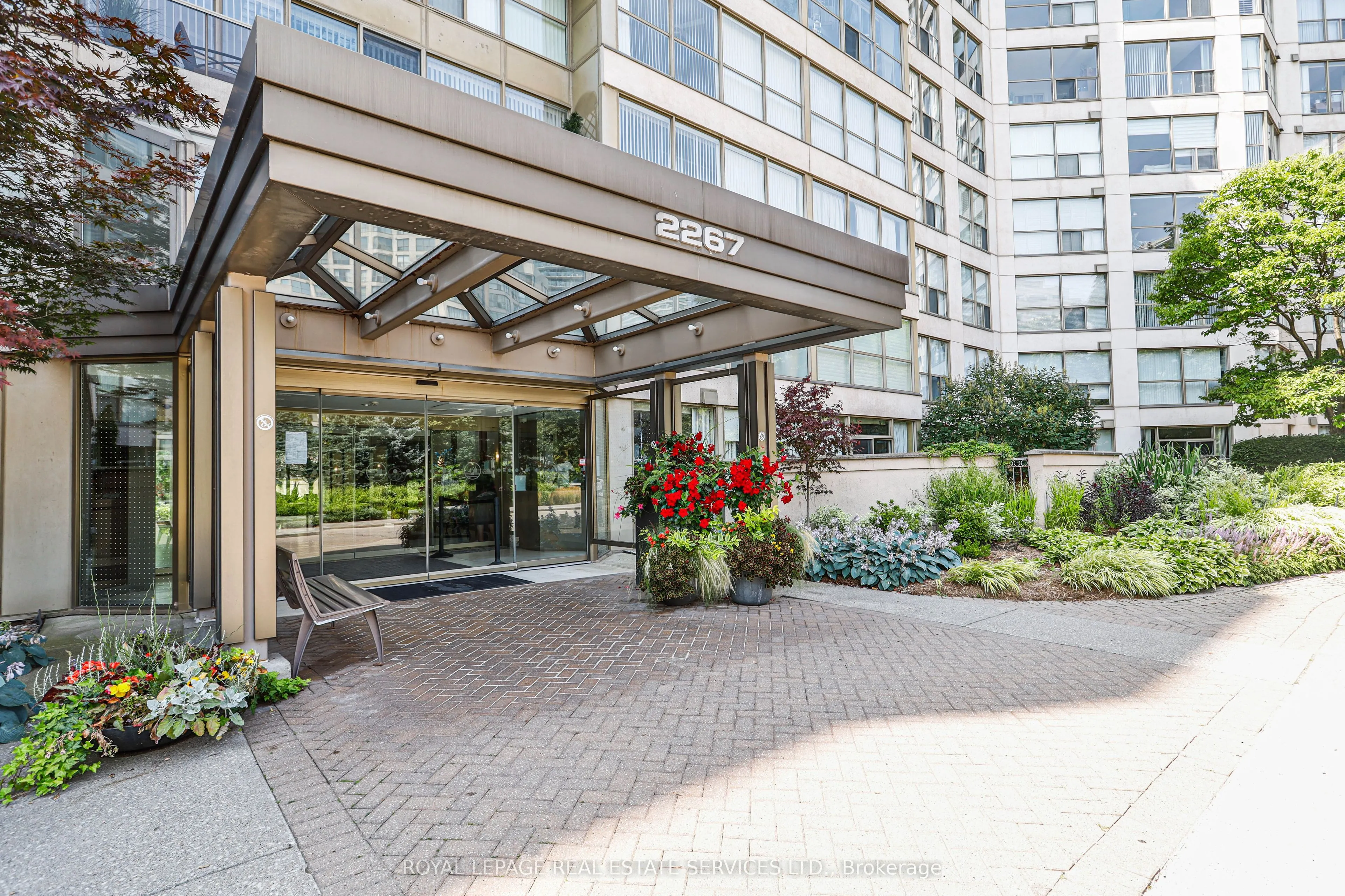2267 Lakeshore Boulevard W, #216