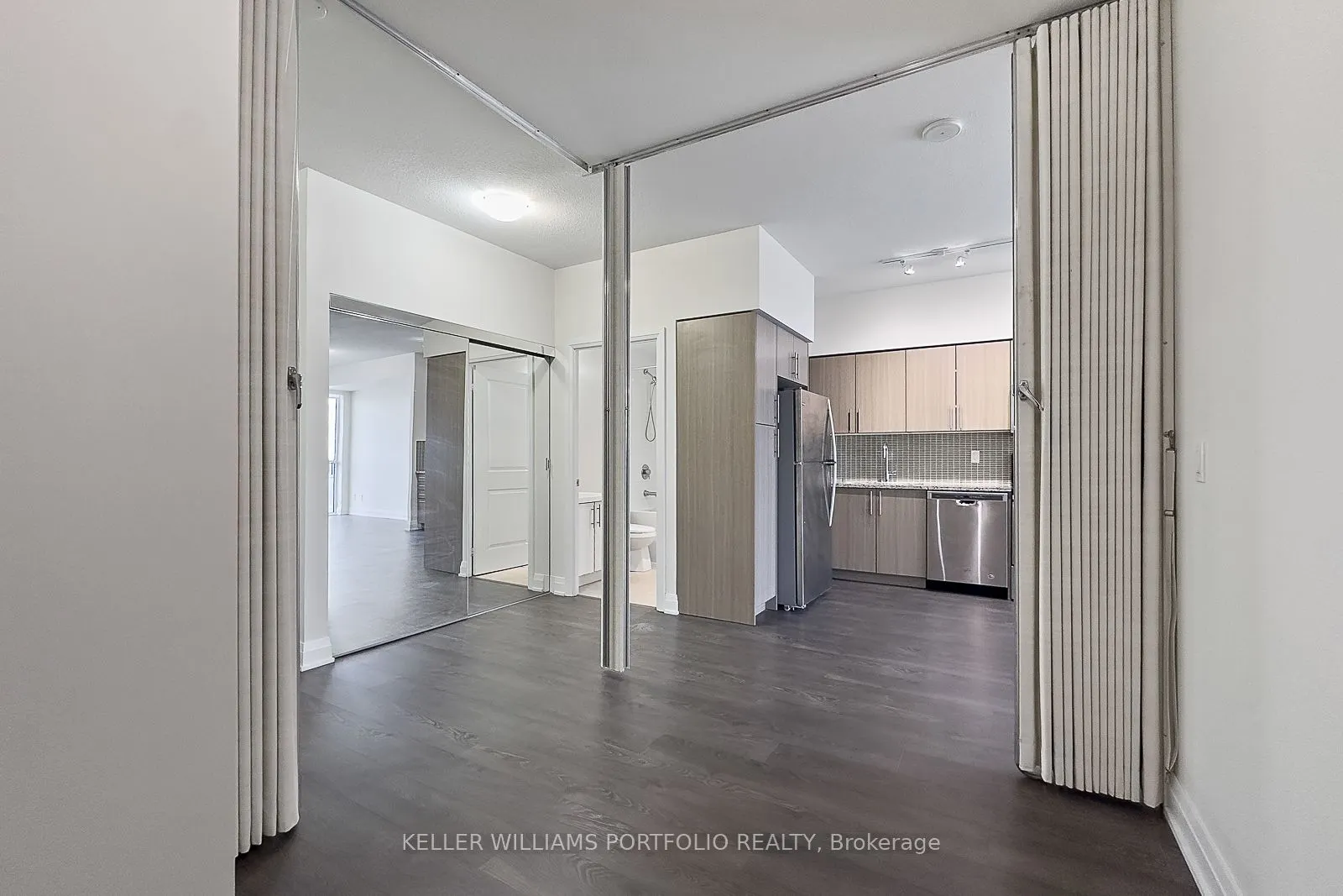55 Speers Road, #1201