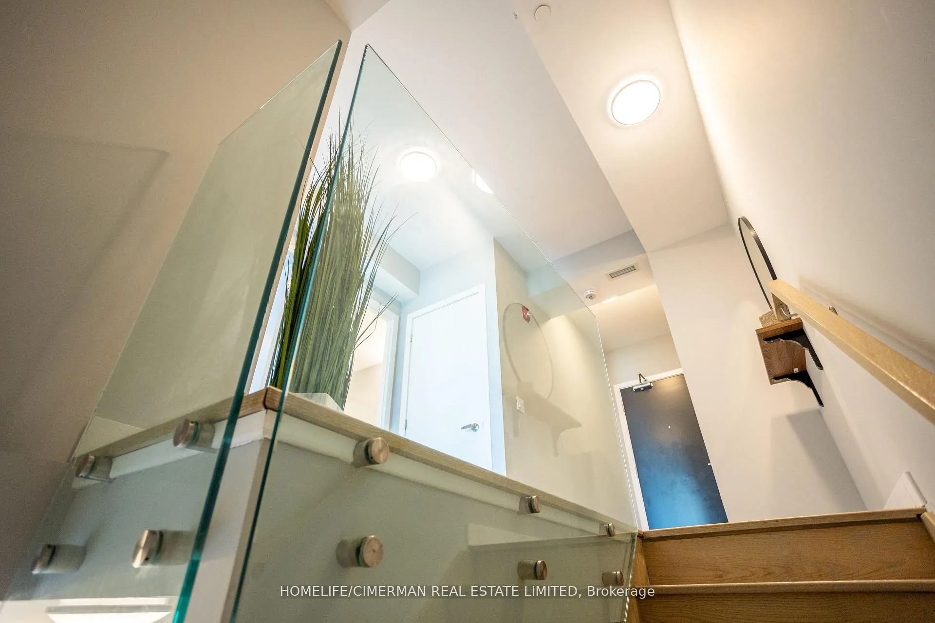 5260 Dundas Street, #C323