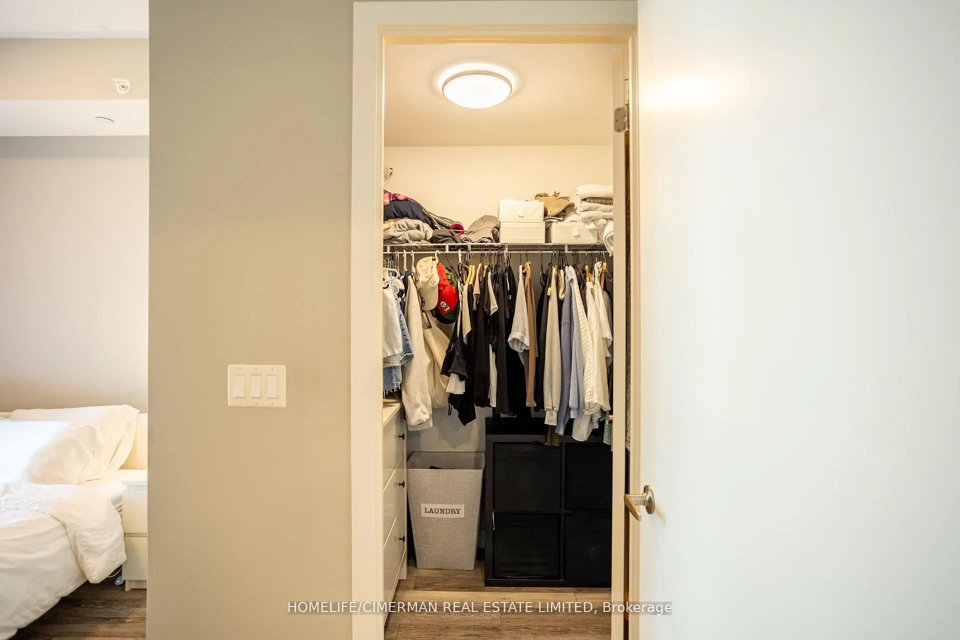 5260 Dundas Street, #C323