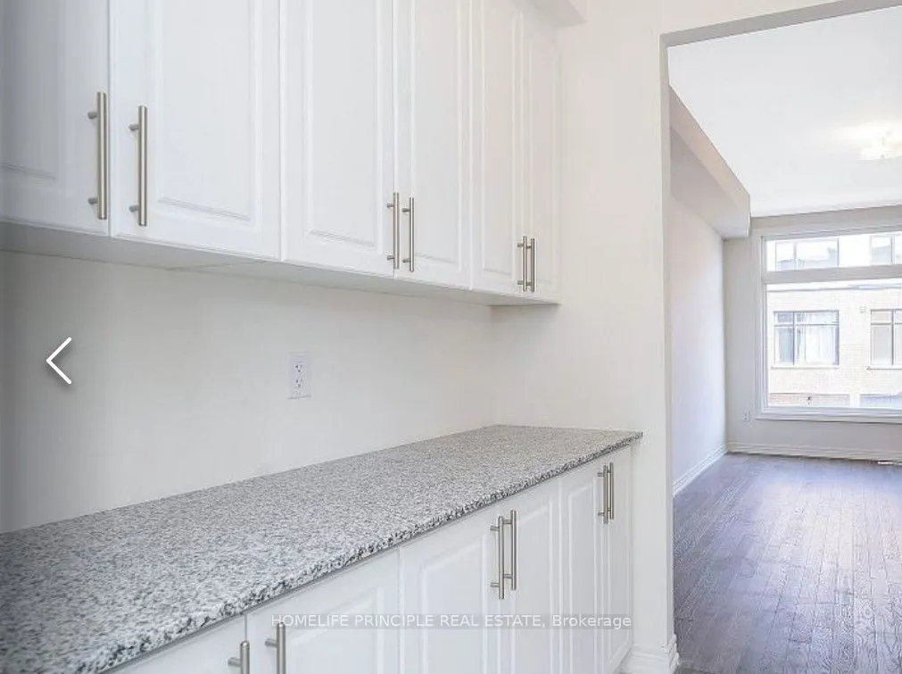 33 Queenpost Drive