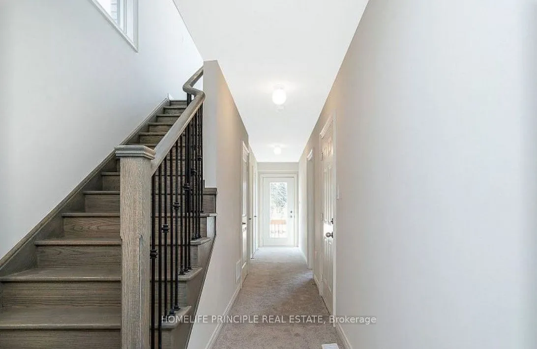 33 Queenpost Drive