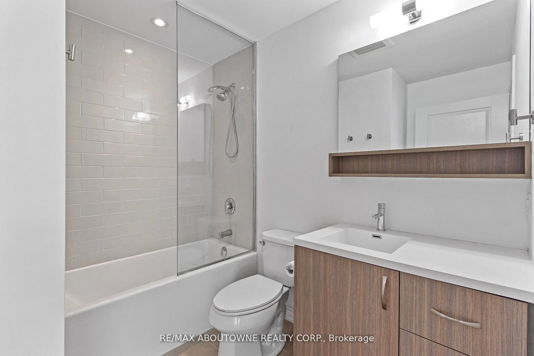 457 Plains Road E, #322