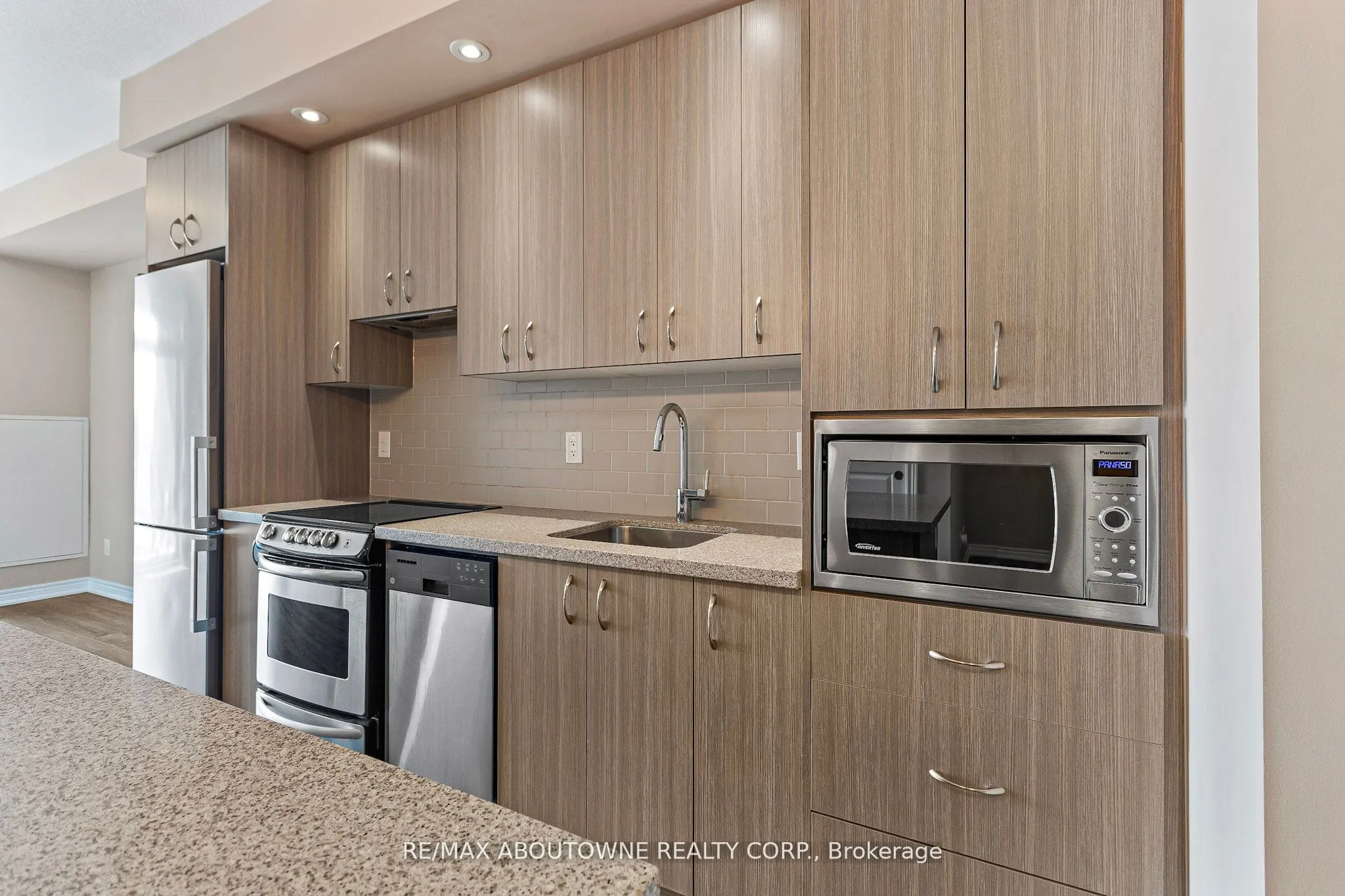 457 Plains Road E, #322